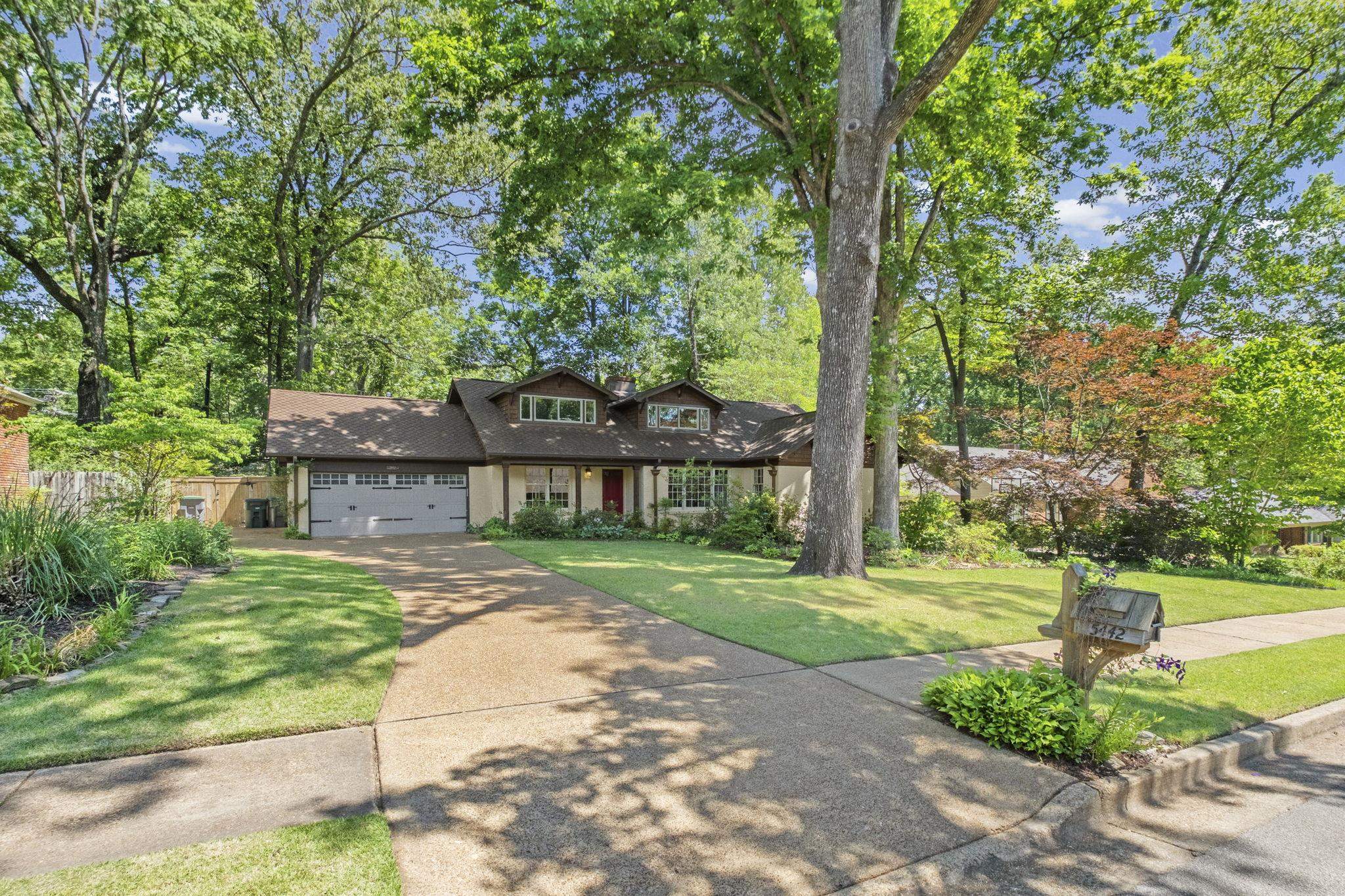 5442 N Rolling Oaks Dr Property Photo 2