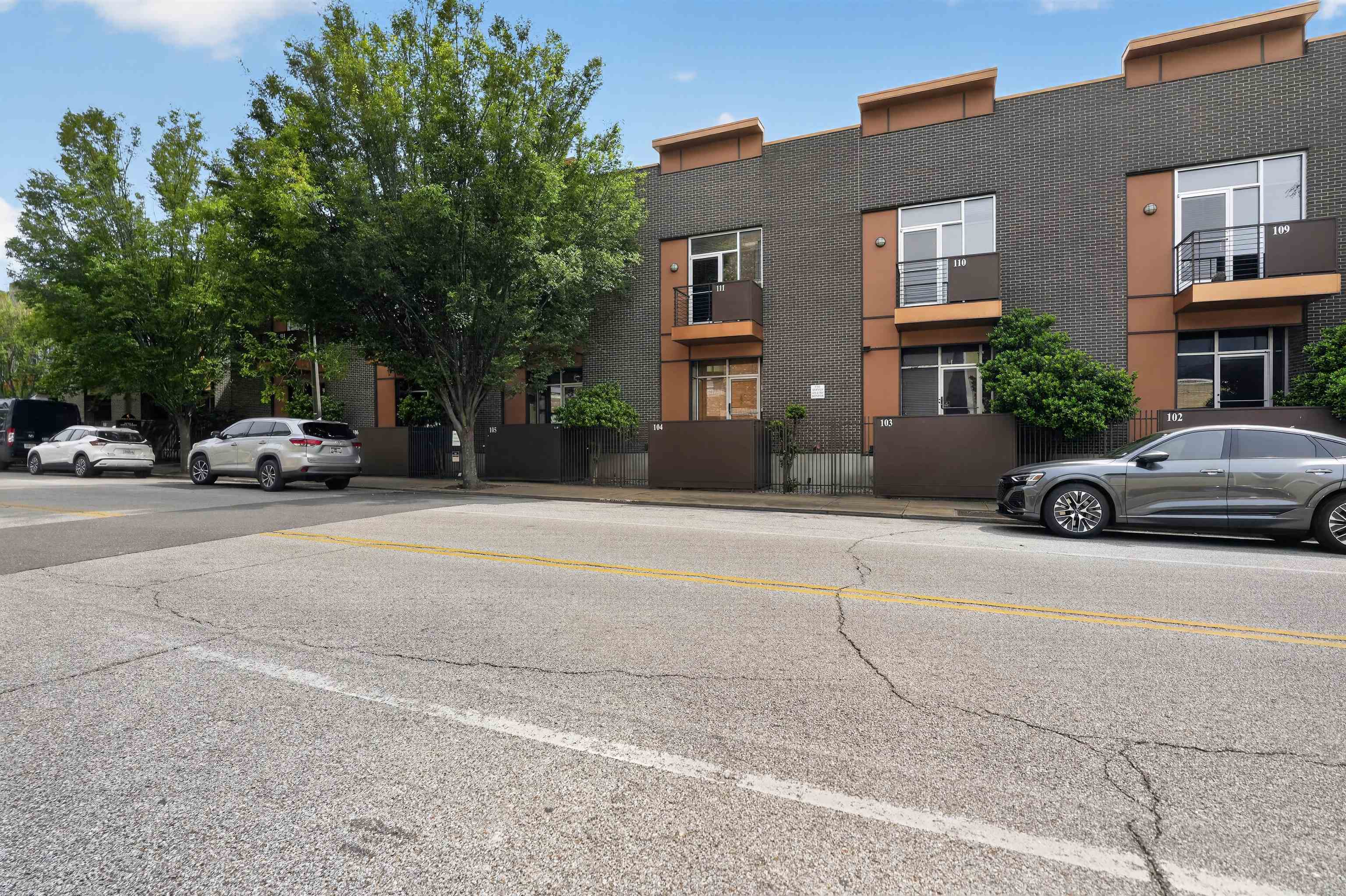 437 Monroe Ave 111 Property Photo 1