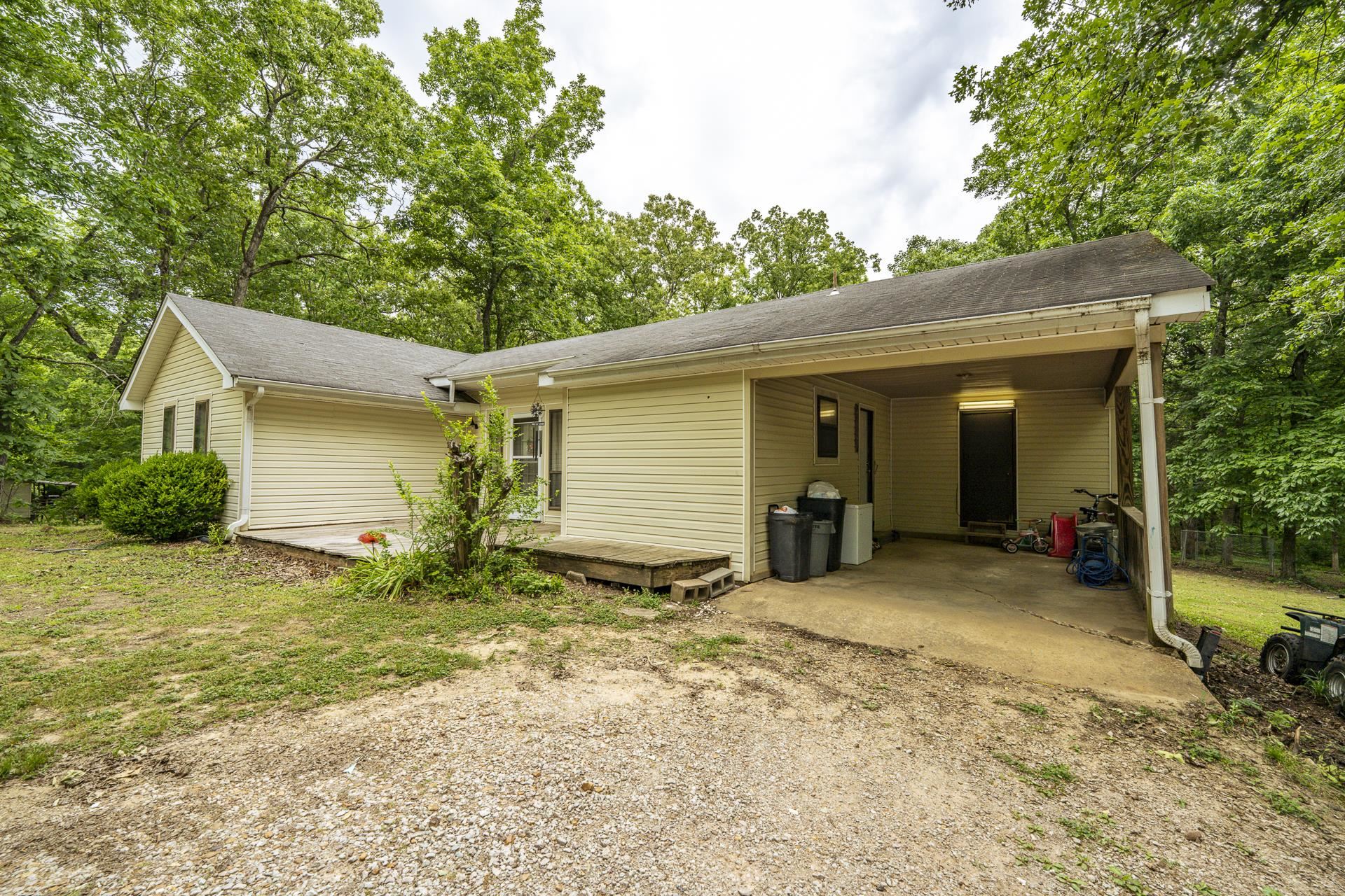 259 Oakview Dr Property Photo 2