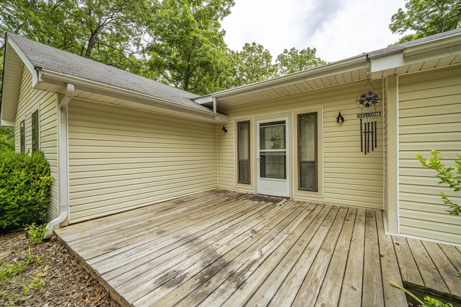 259 Oakview Dr Property Photo 3