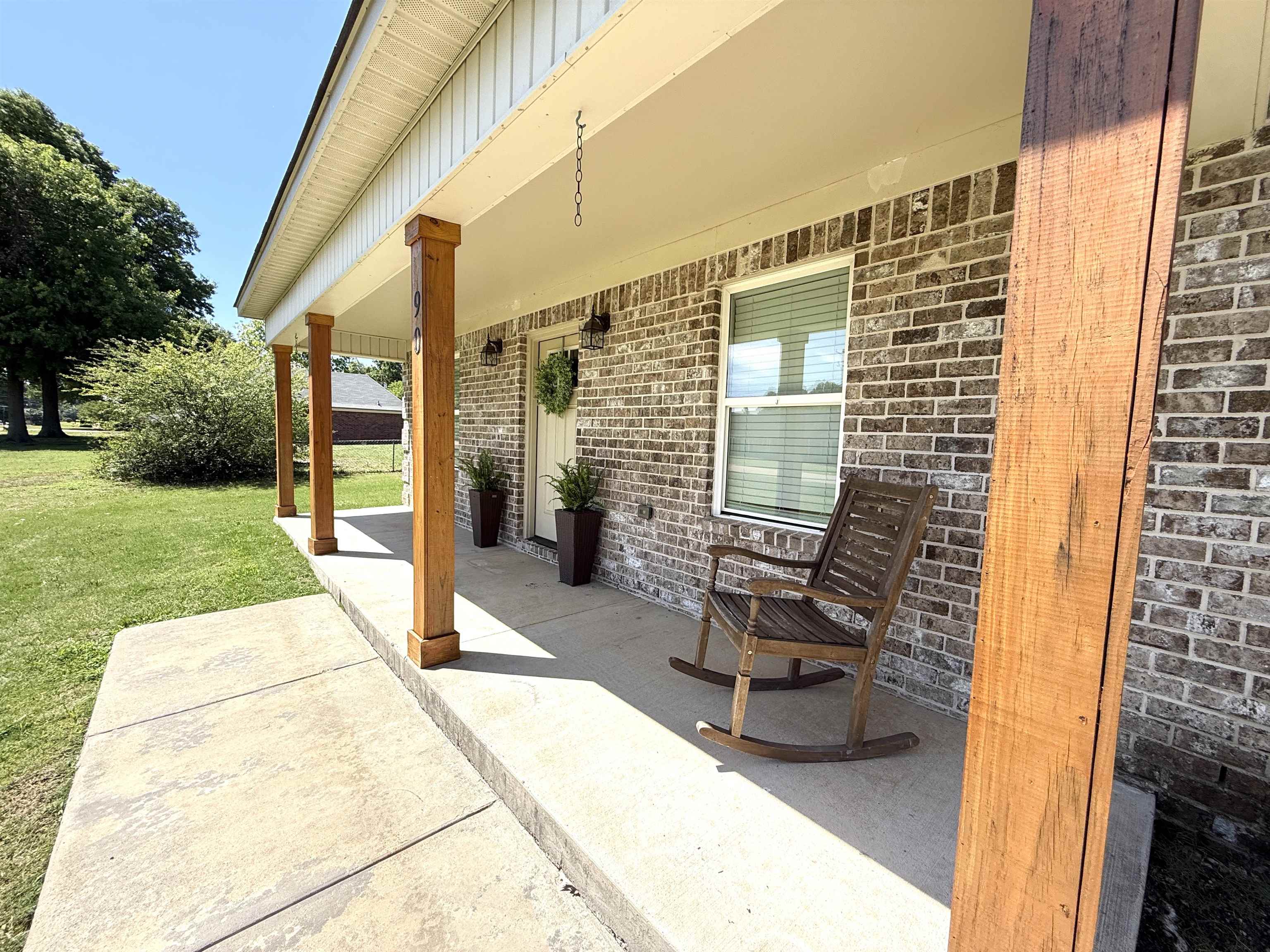 90 Squires Grove Dr Property Photo 2