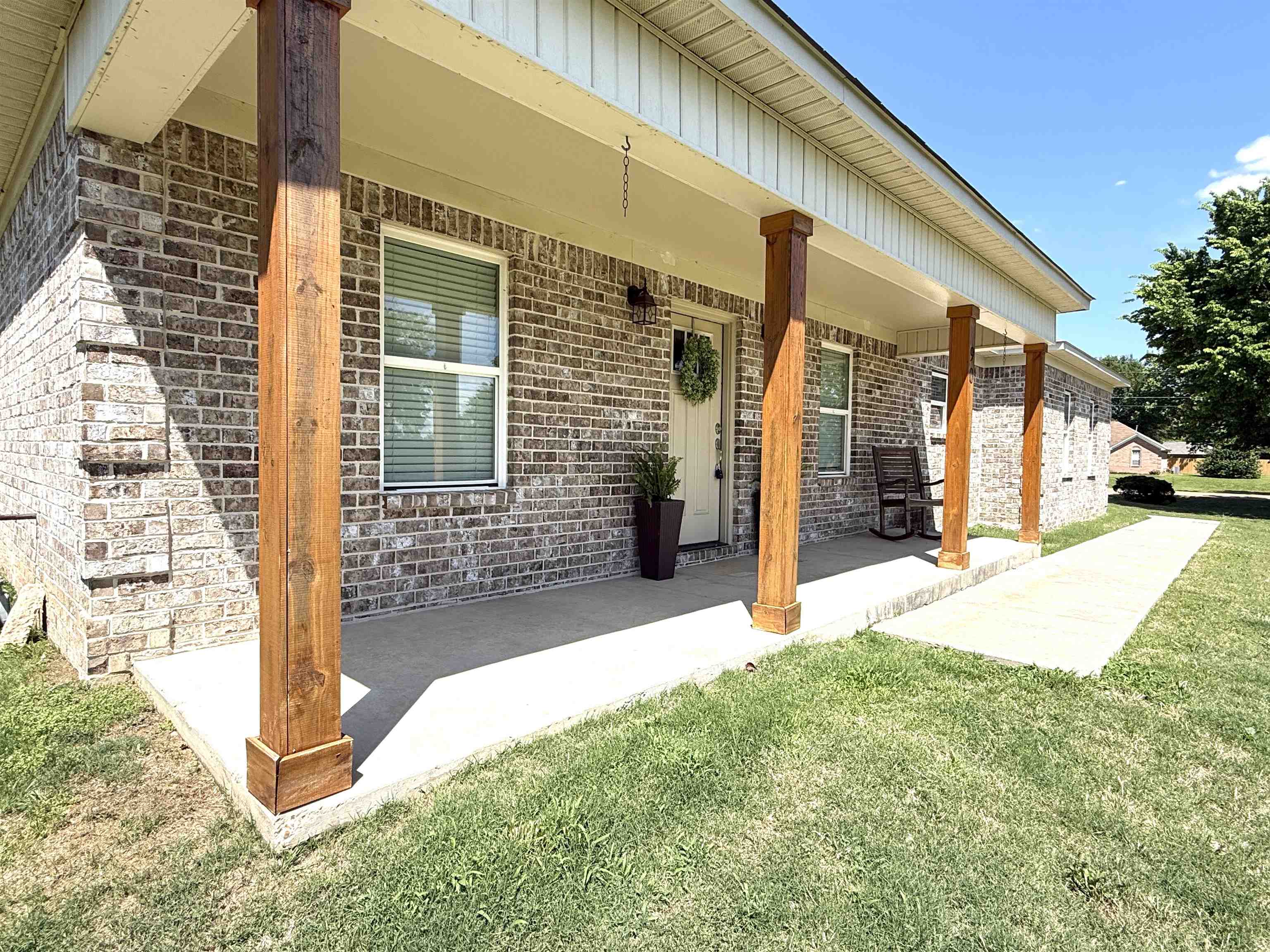 90 Squires Grove Dr Property Photo 3