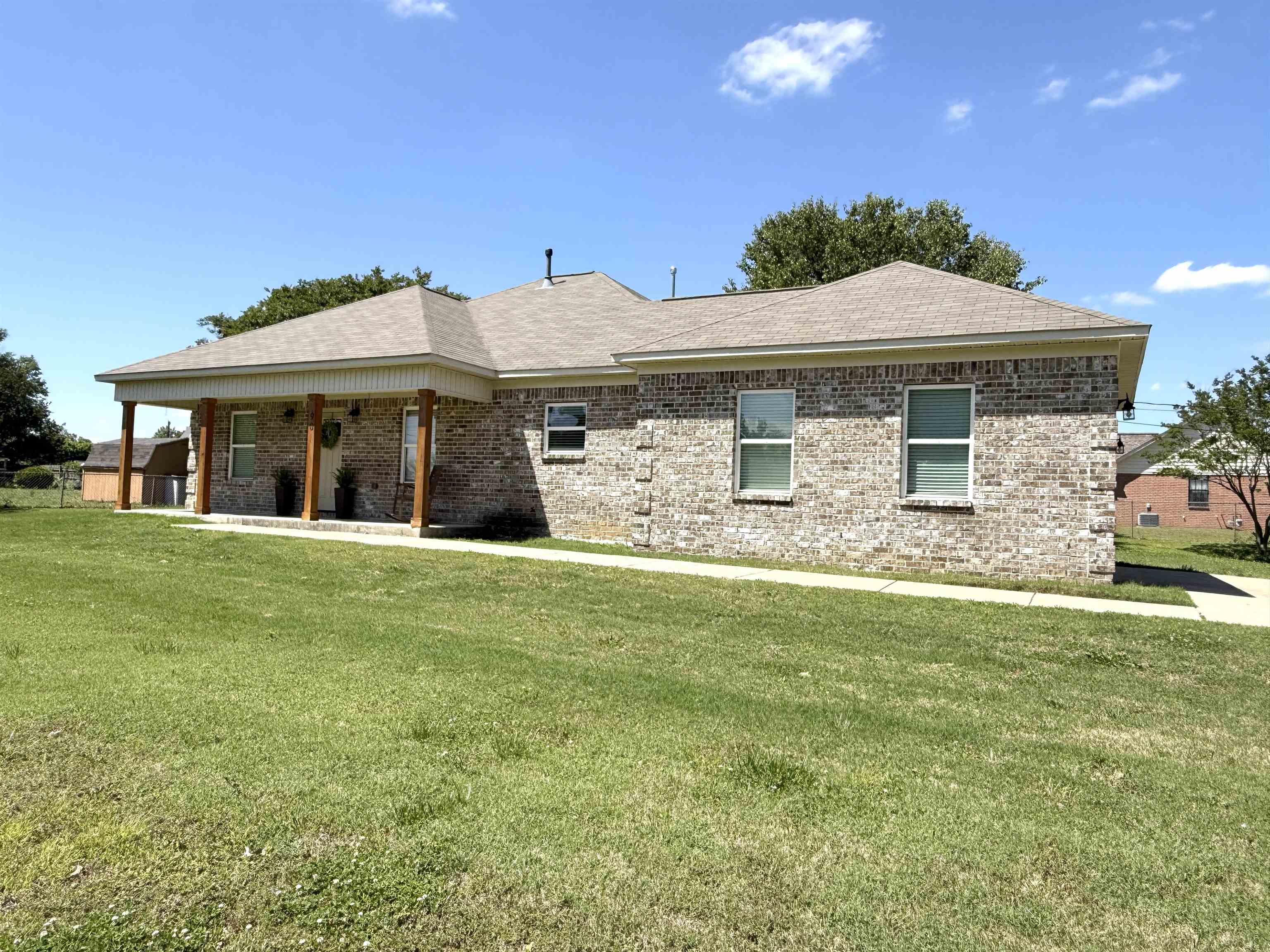 90 Squires Grove Dr Property Photo 5