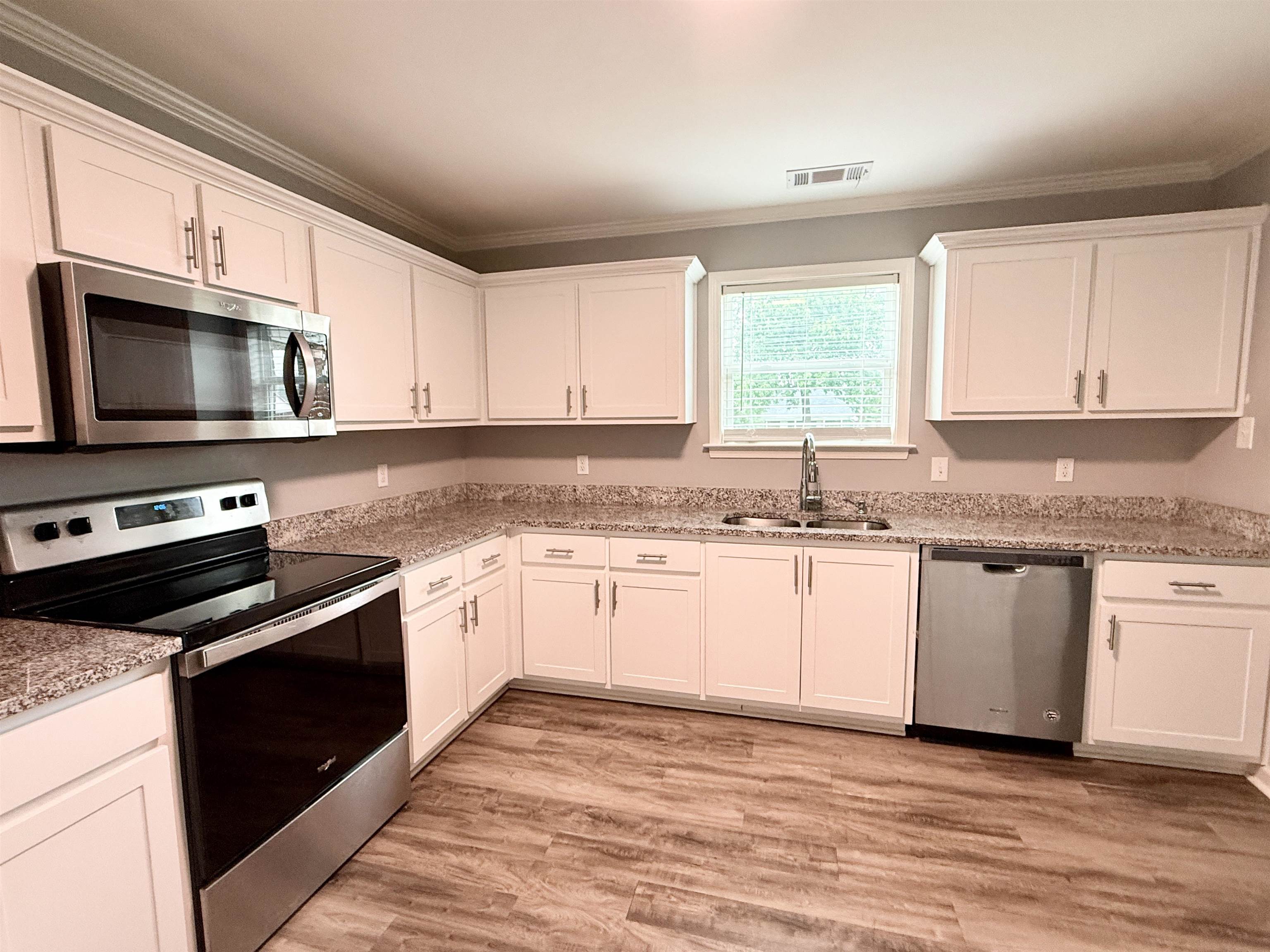 90 Squires Grove Dr Property Photo 12