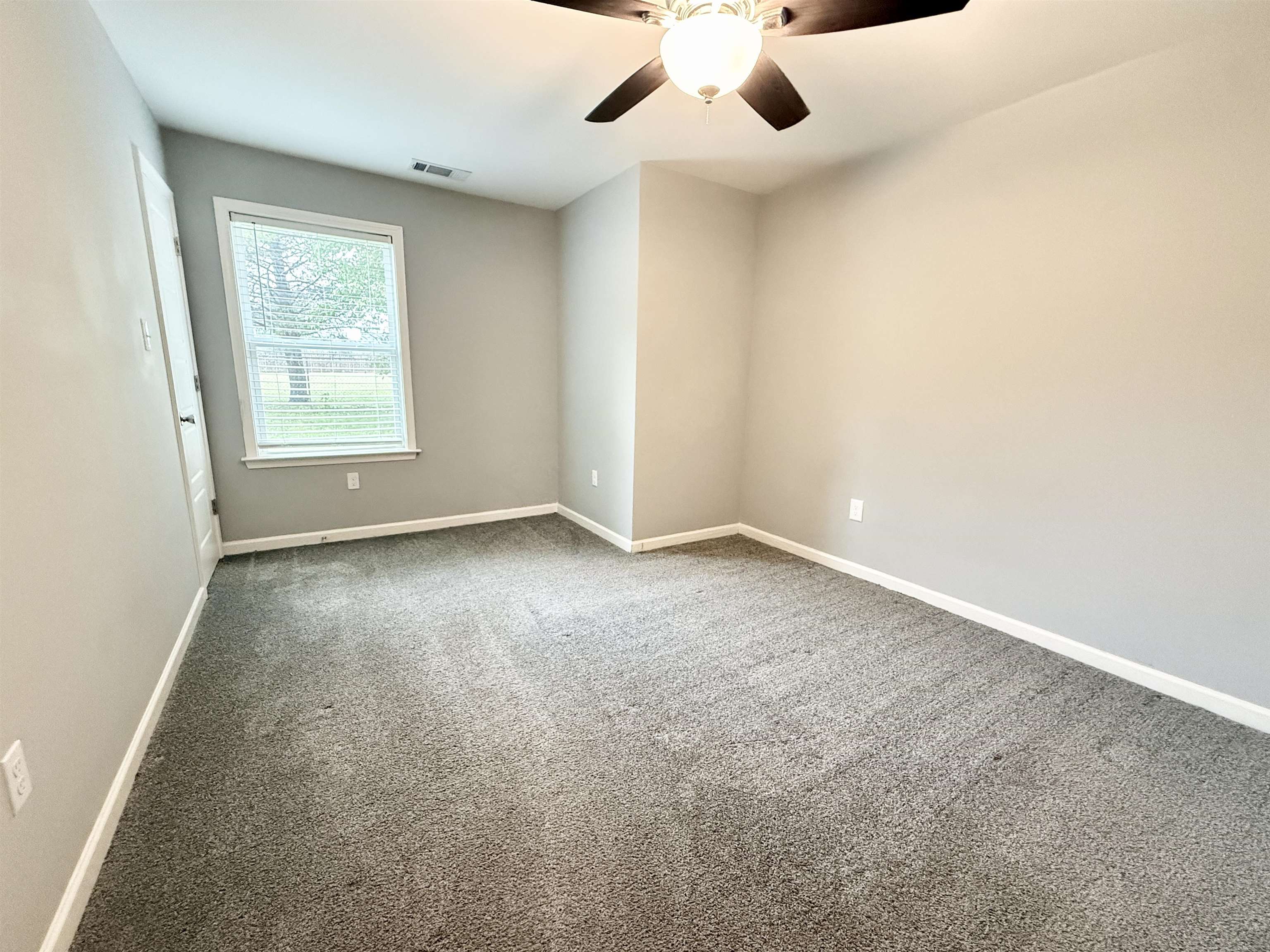 90 Squires Grove Dr Property Photo 25