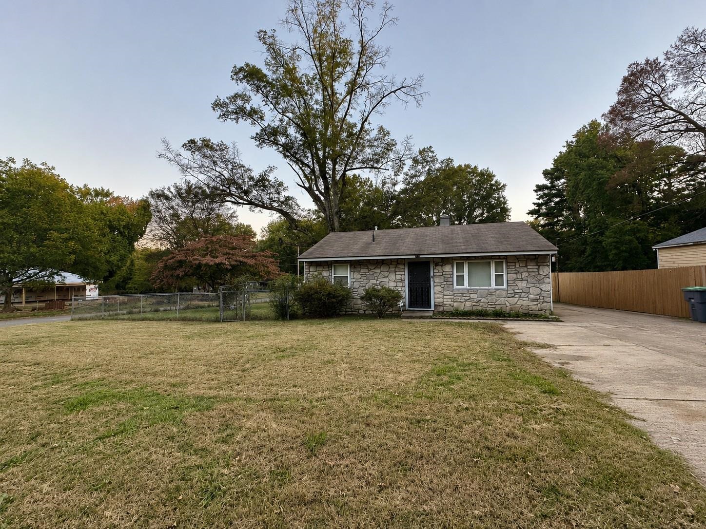 945 Floyd Ave Property Photo 1