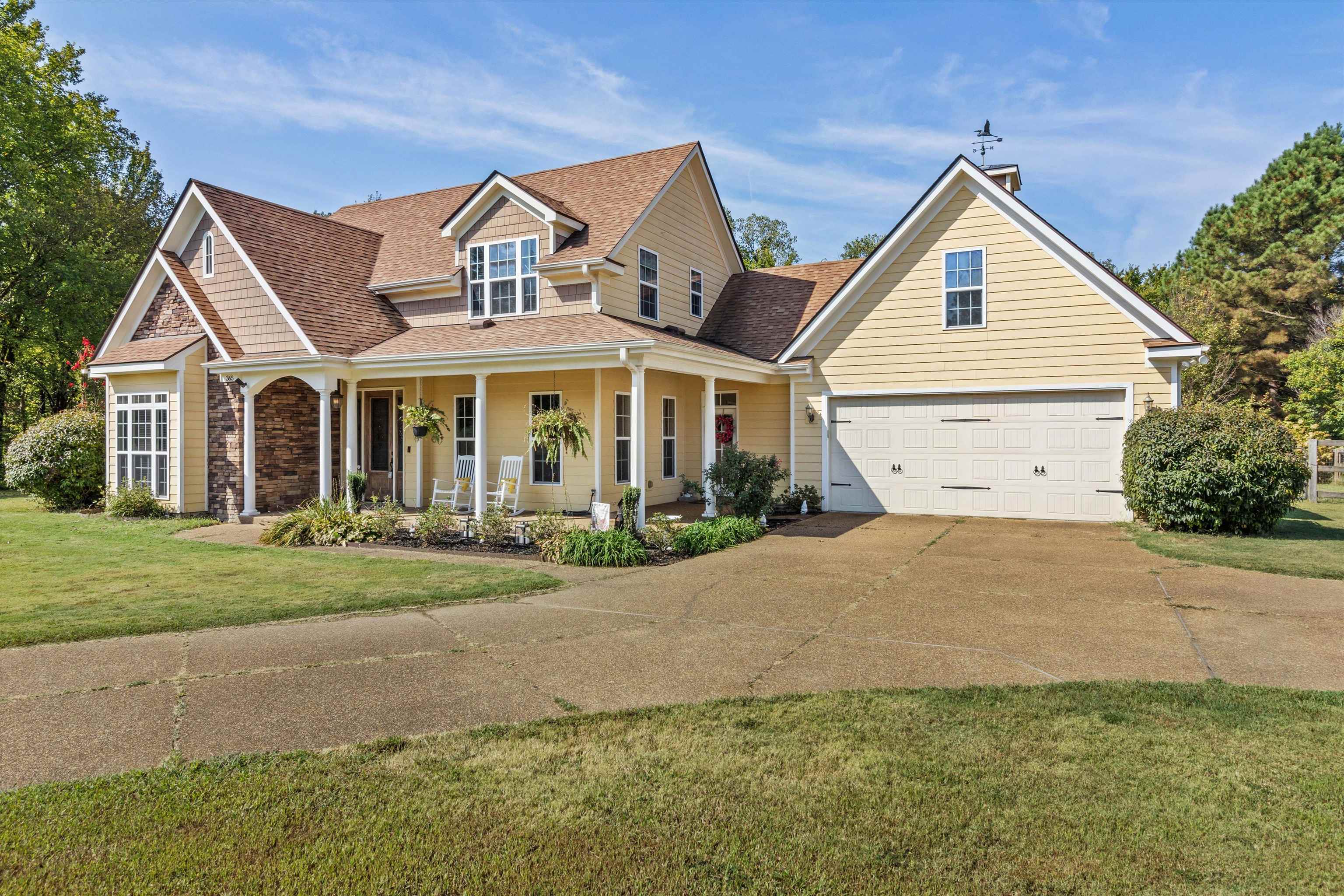 365 Crooked Creek Dr Property Photo 2
