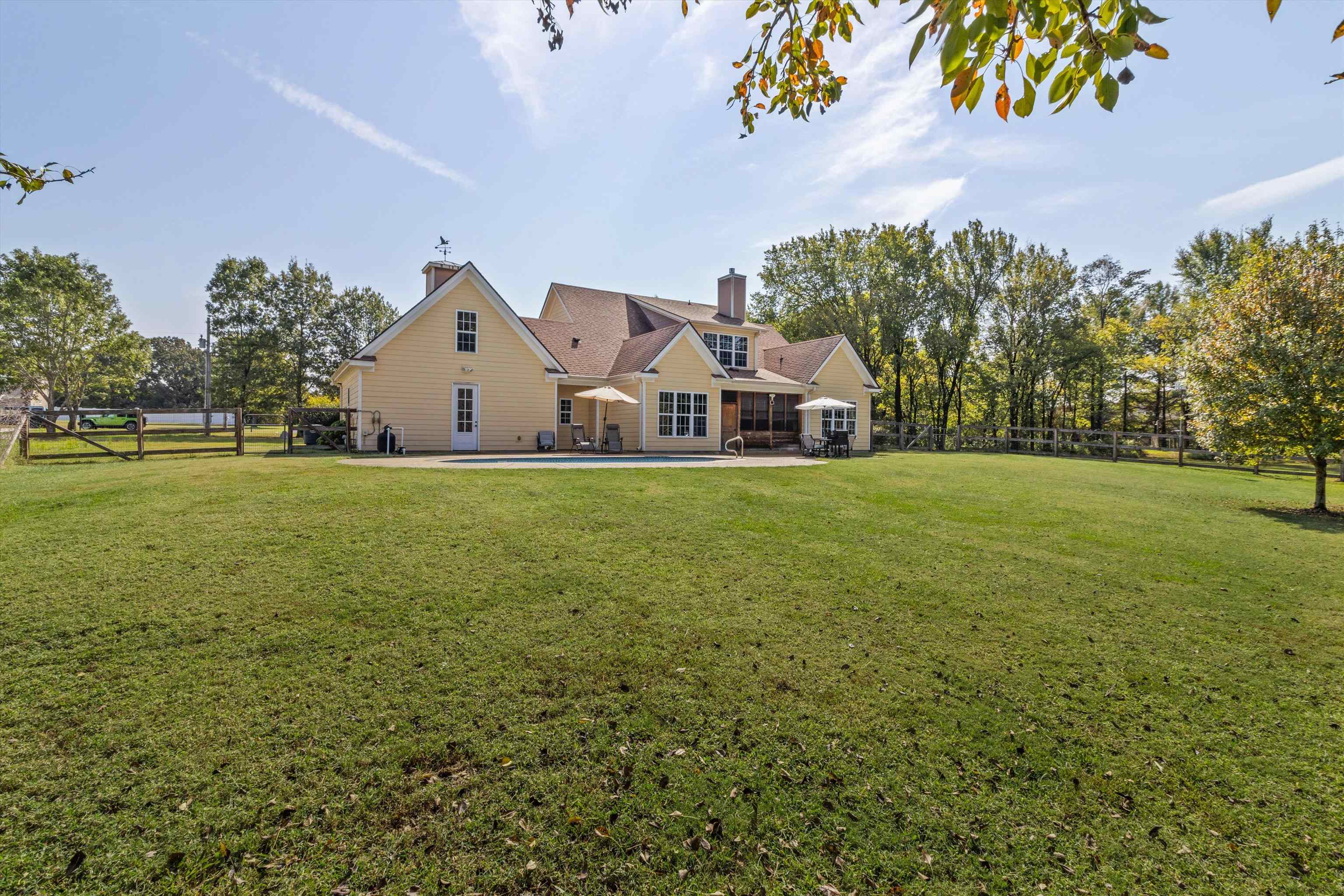 365 Crooked Creek Dr Property Photo 4