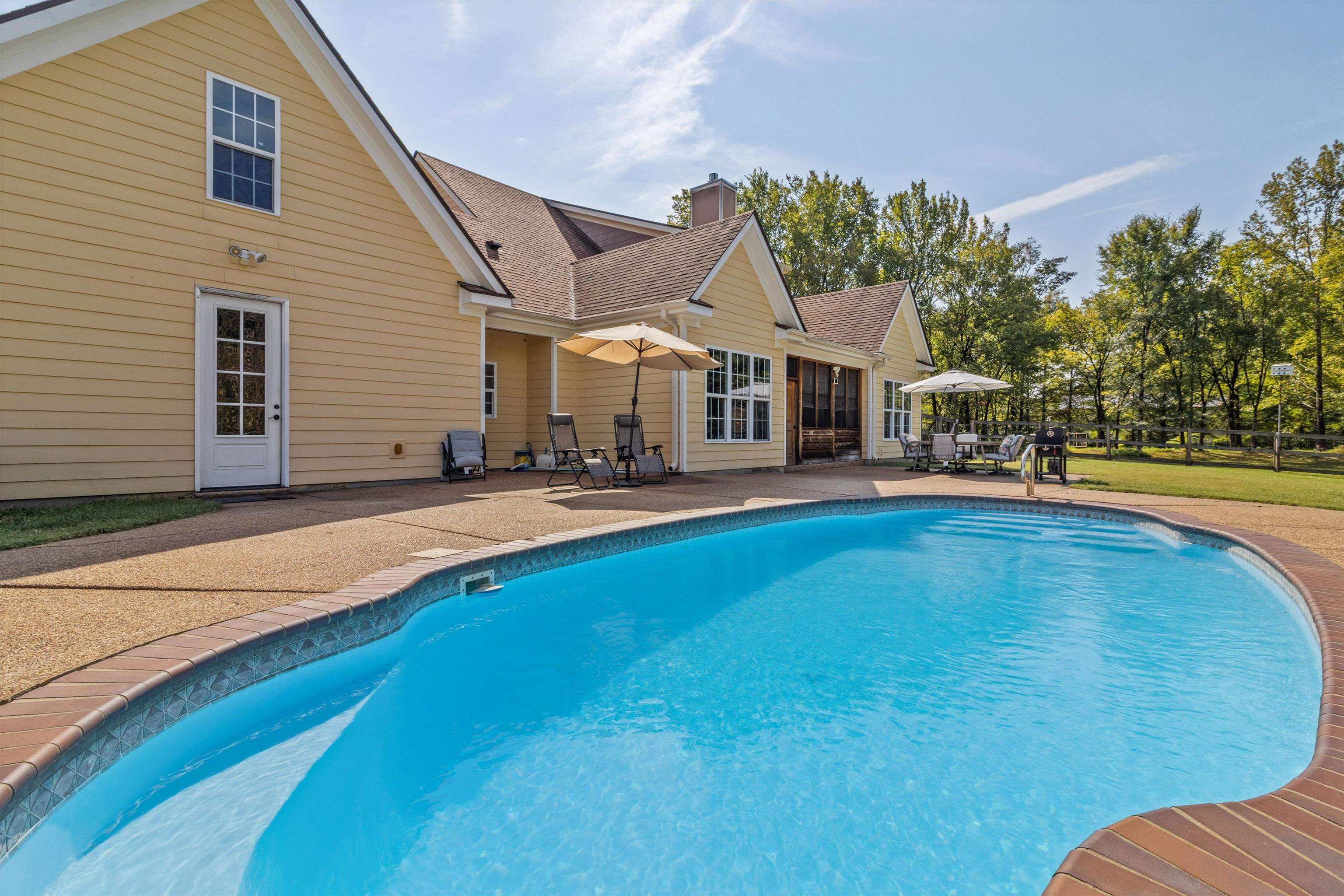 365 Crooked Creek Dr Property Photo 5