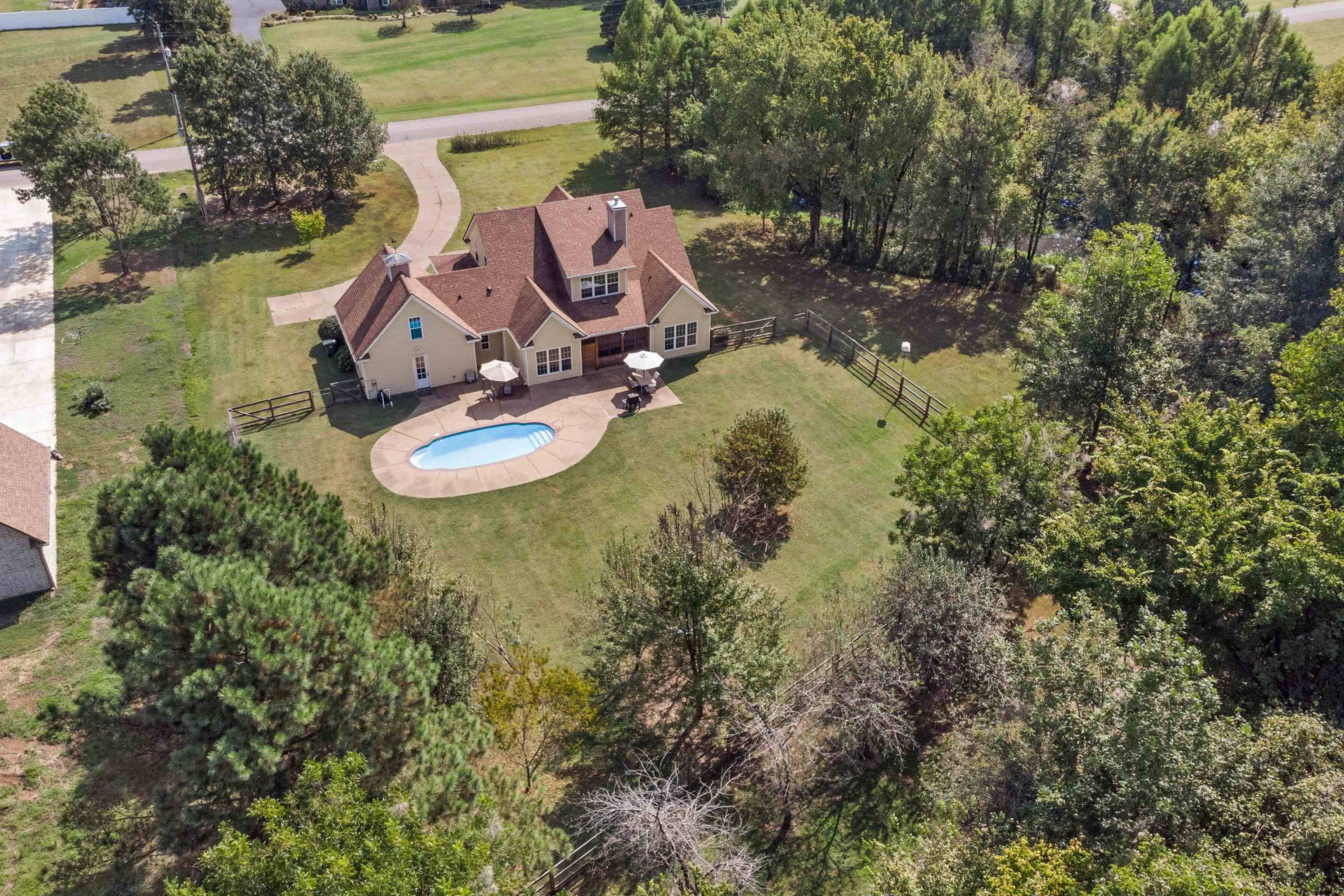 365 Crooked Creek Dr Property Photo 6
