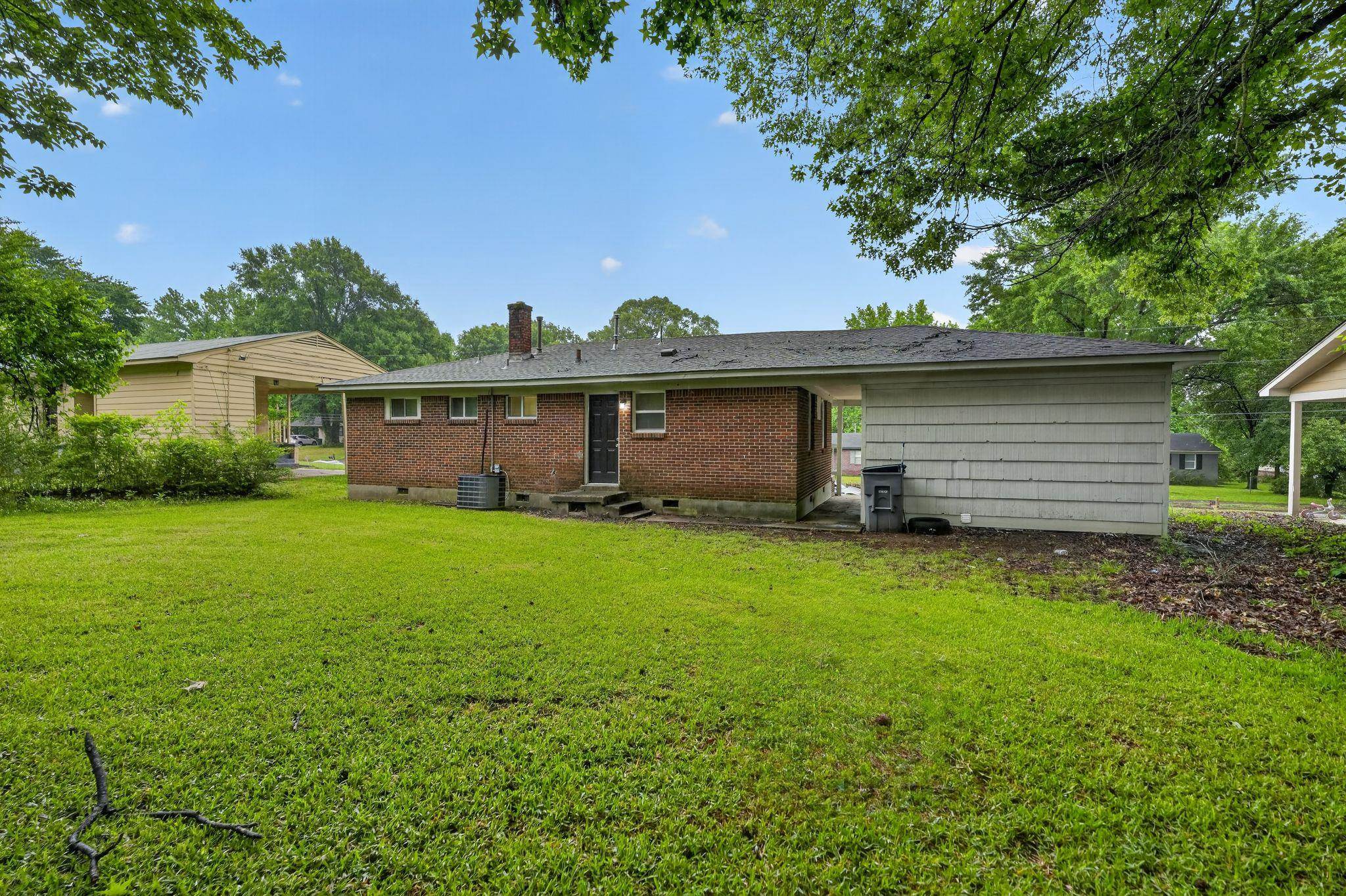 4239 Coventry Dr Property Photo 2