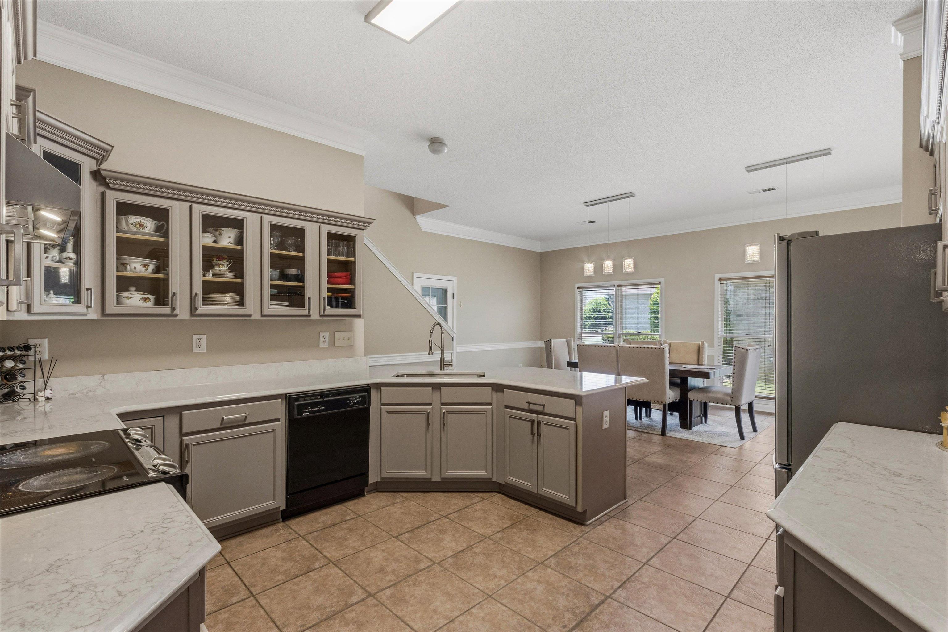 10475 Juneau Way Property Photo 4