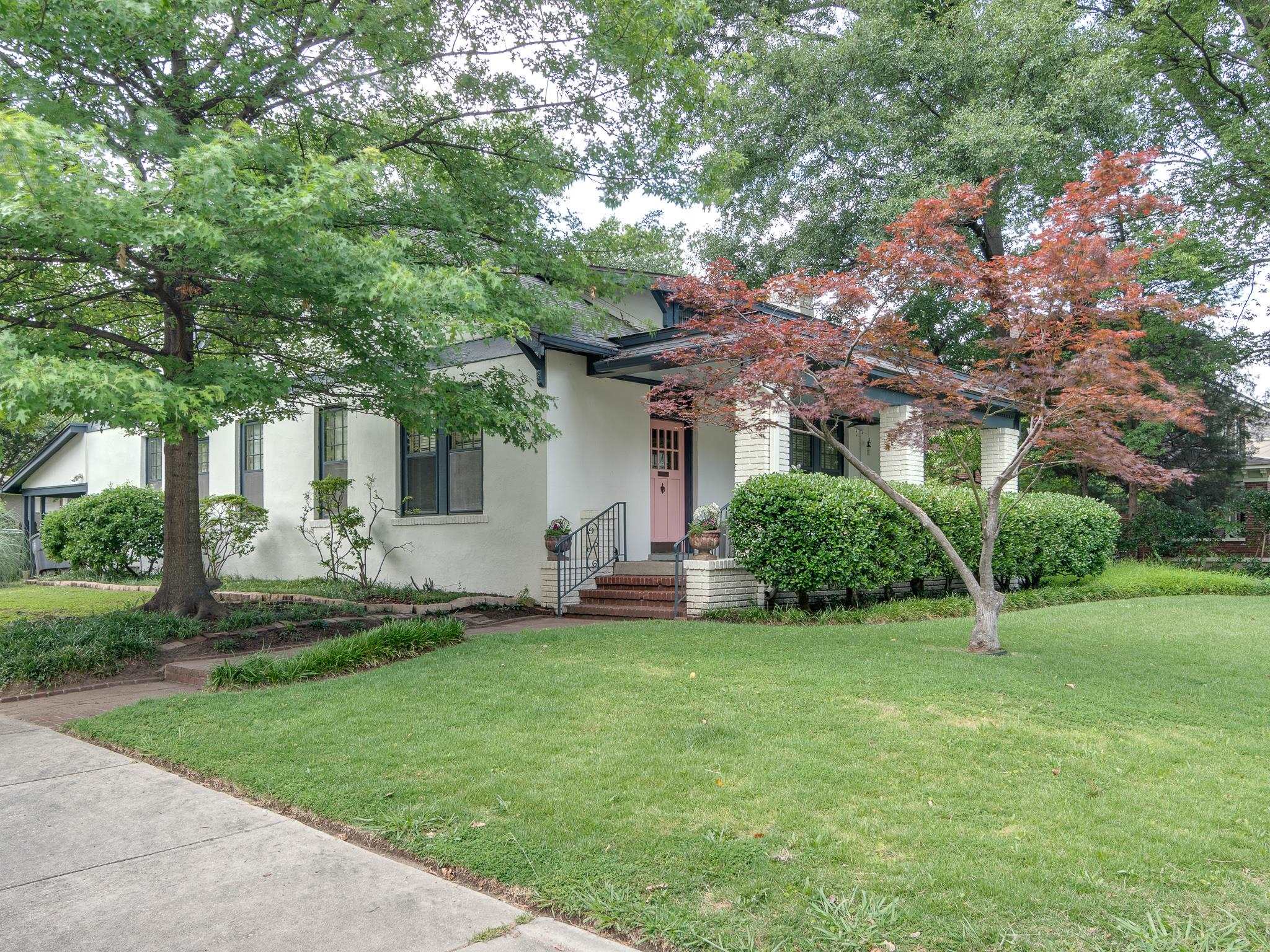 573 S Mclean Blvd Property Photo 1