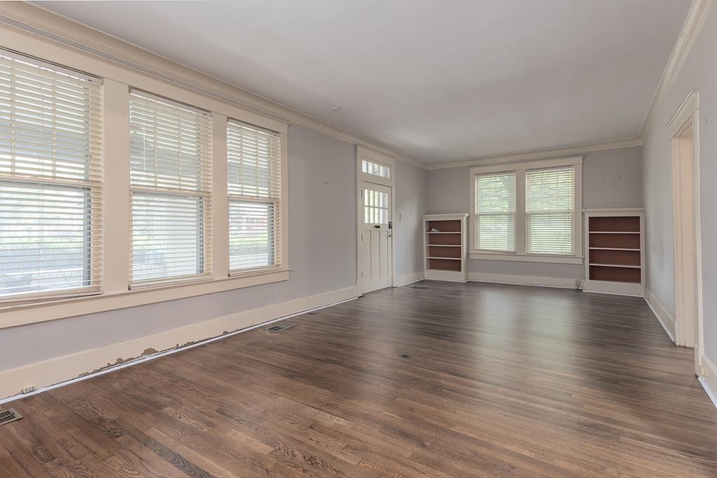 573 S Mclean Blvd Property Photo 7