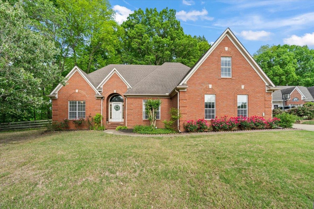 375 Leggett Dr Property Photo 2