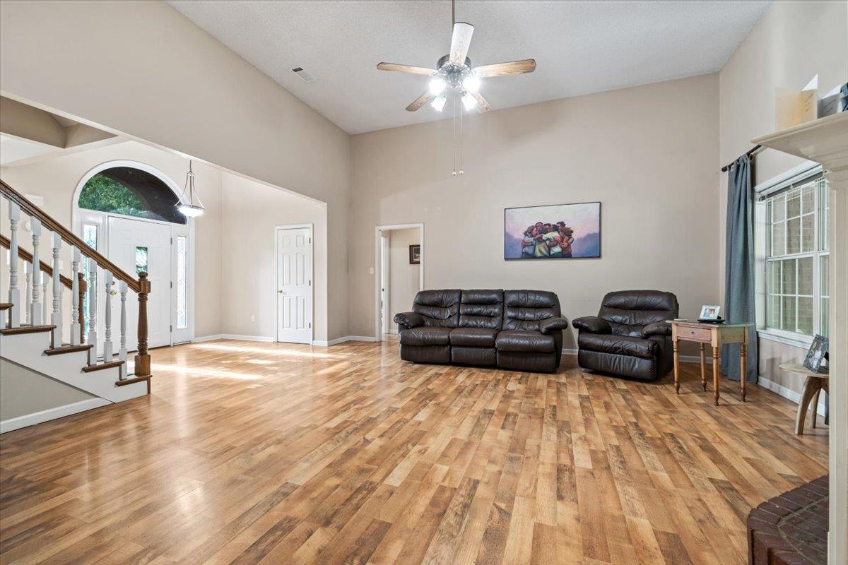 375 Leggett Dr Property Photo 6