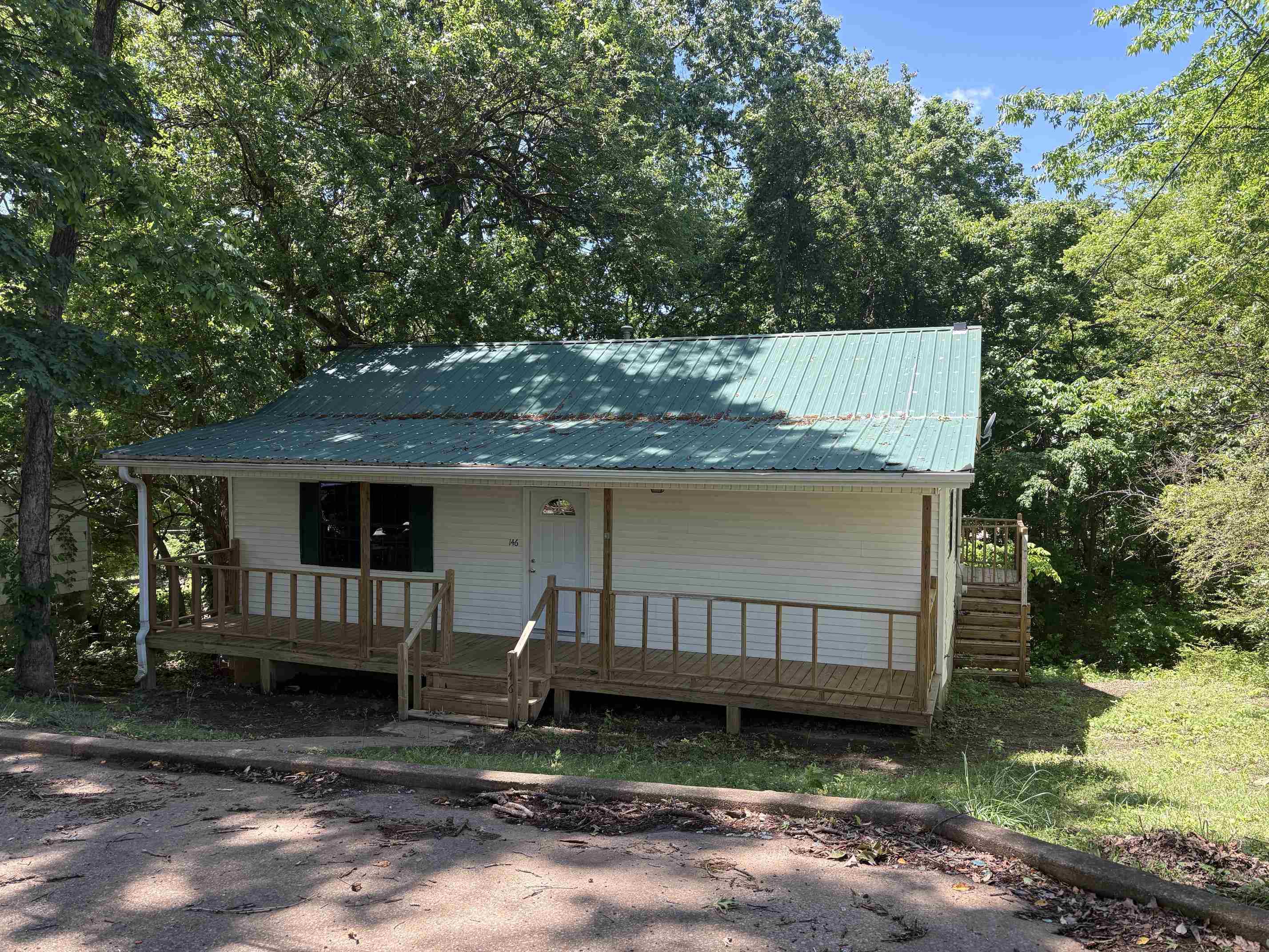 146 Walker St Property Photo 1