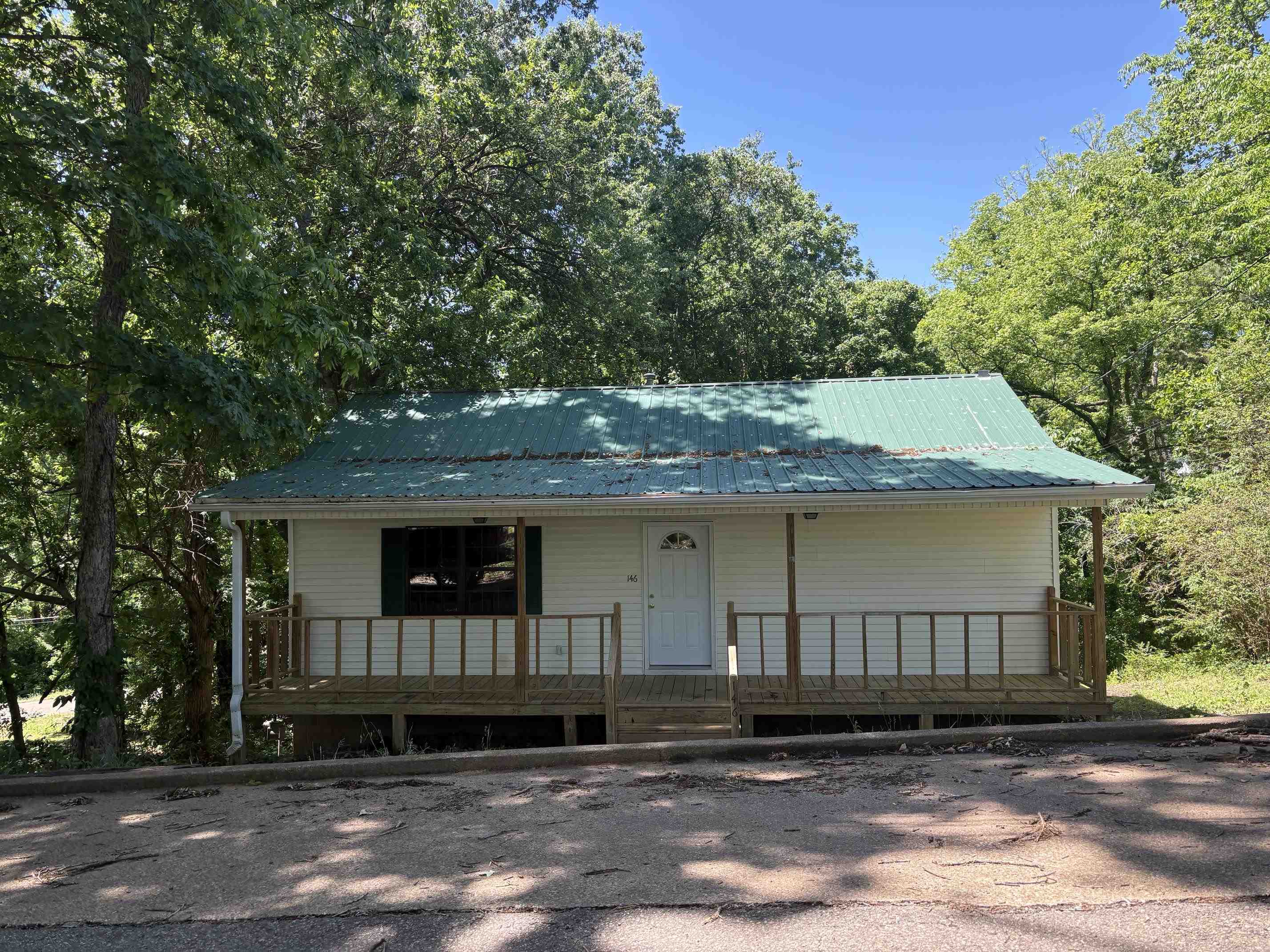 146 Walker St Property Photo 2