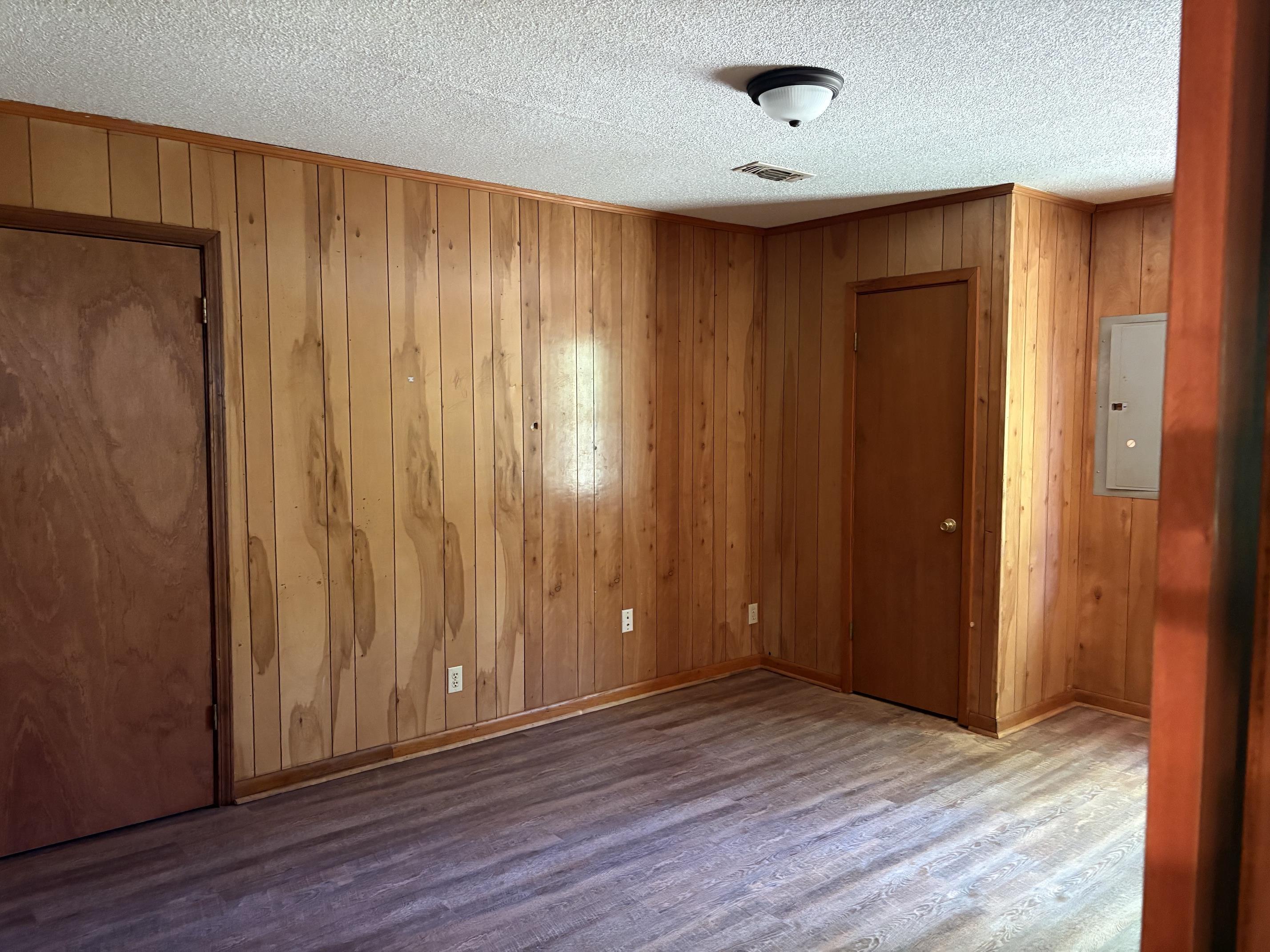 146 Walker St Property Photo 8