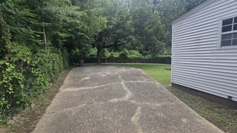1975 Cloverdale St Property Photo 14