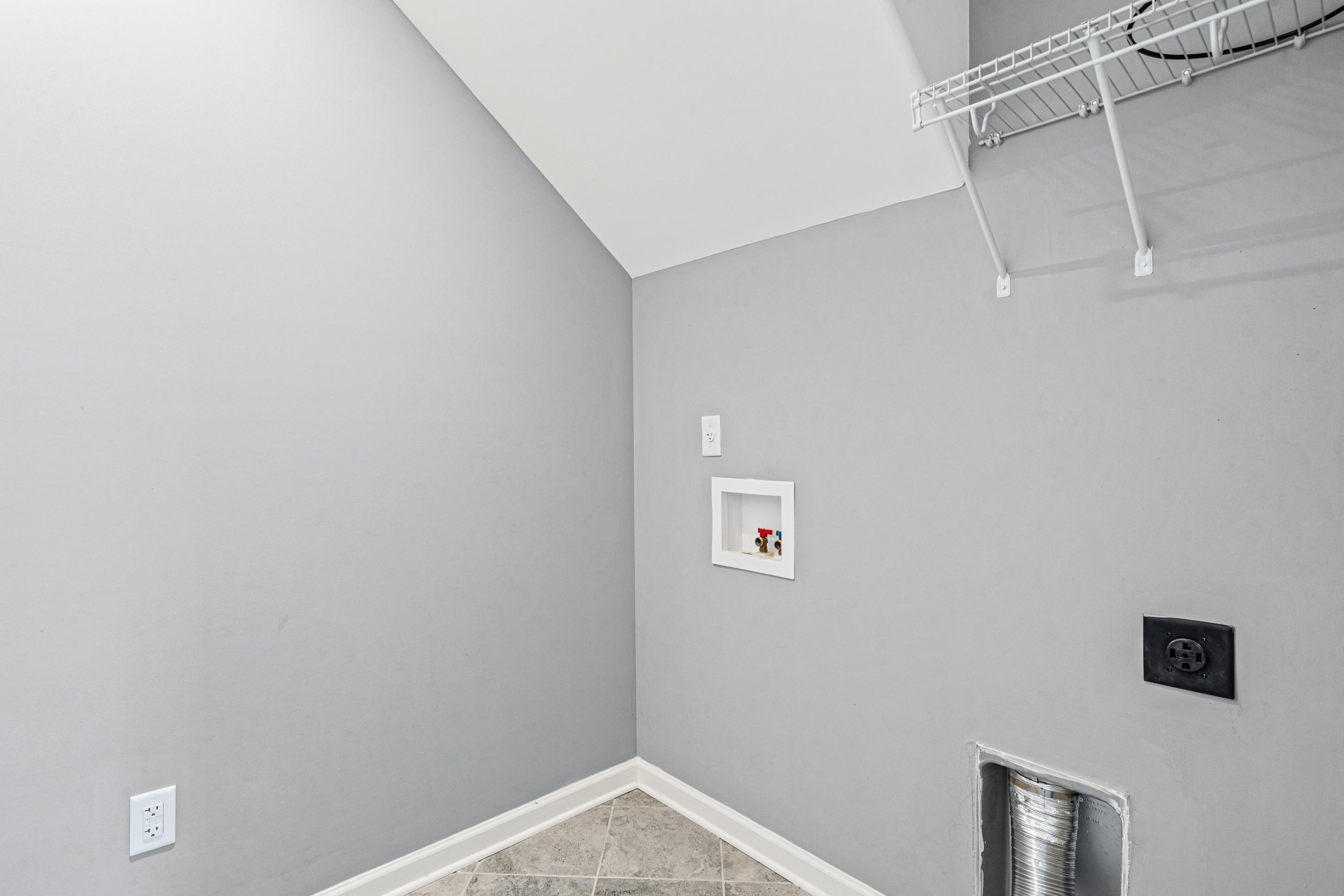 390 Cherokee Cir Property Photo 17