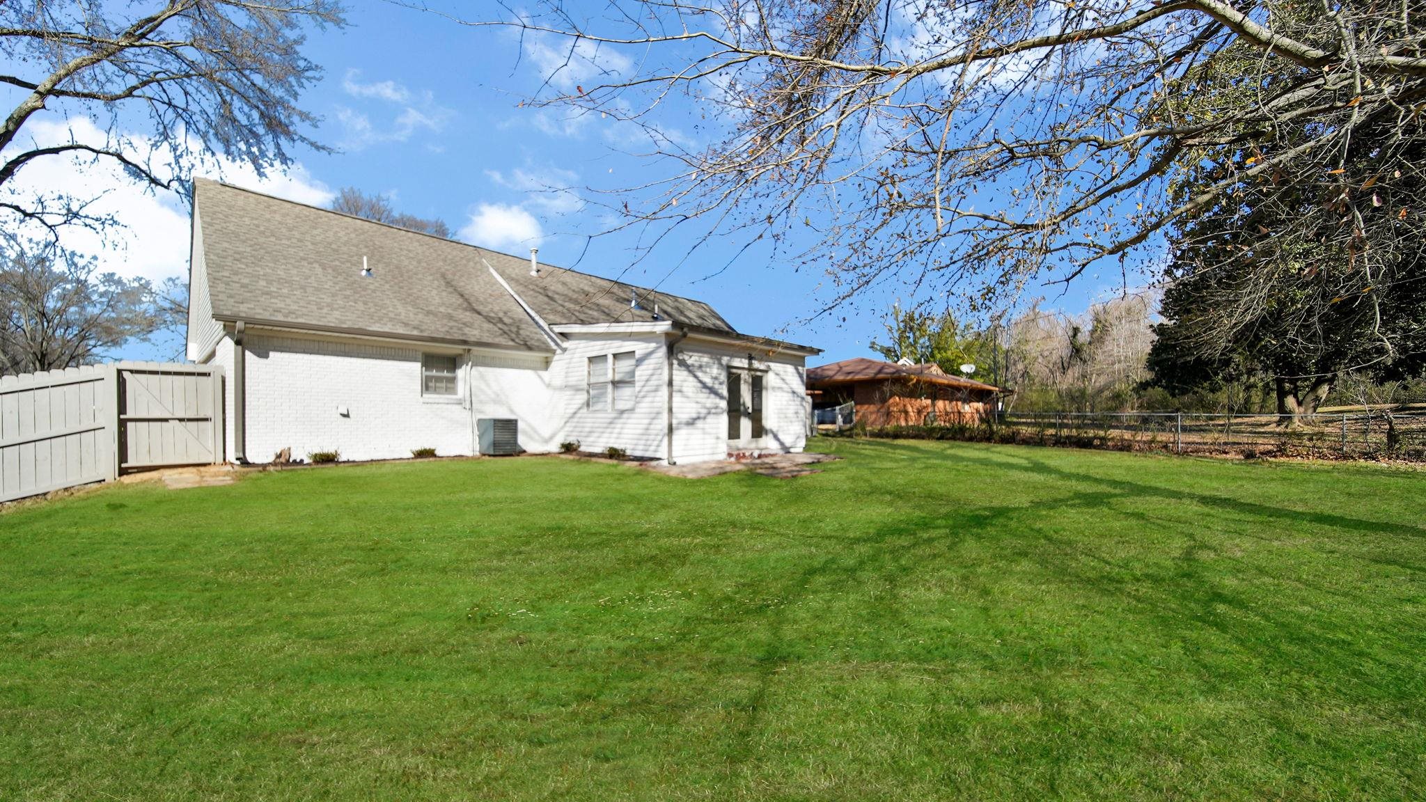 2800 Spring Hill Dr Property Photo 4