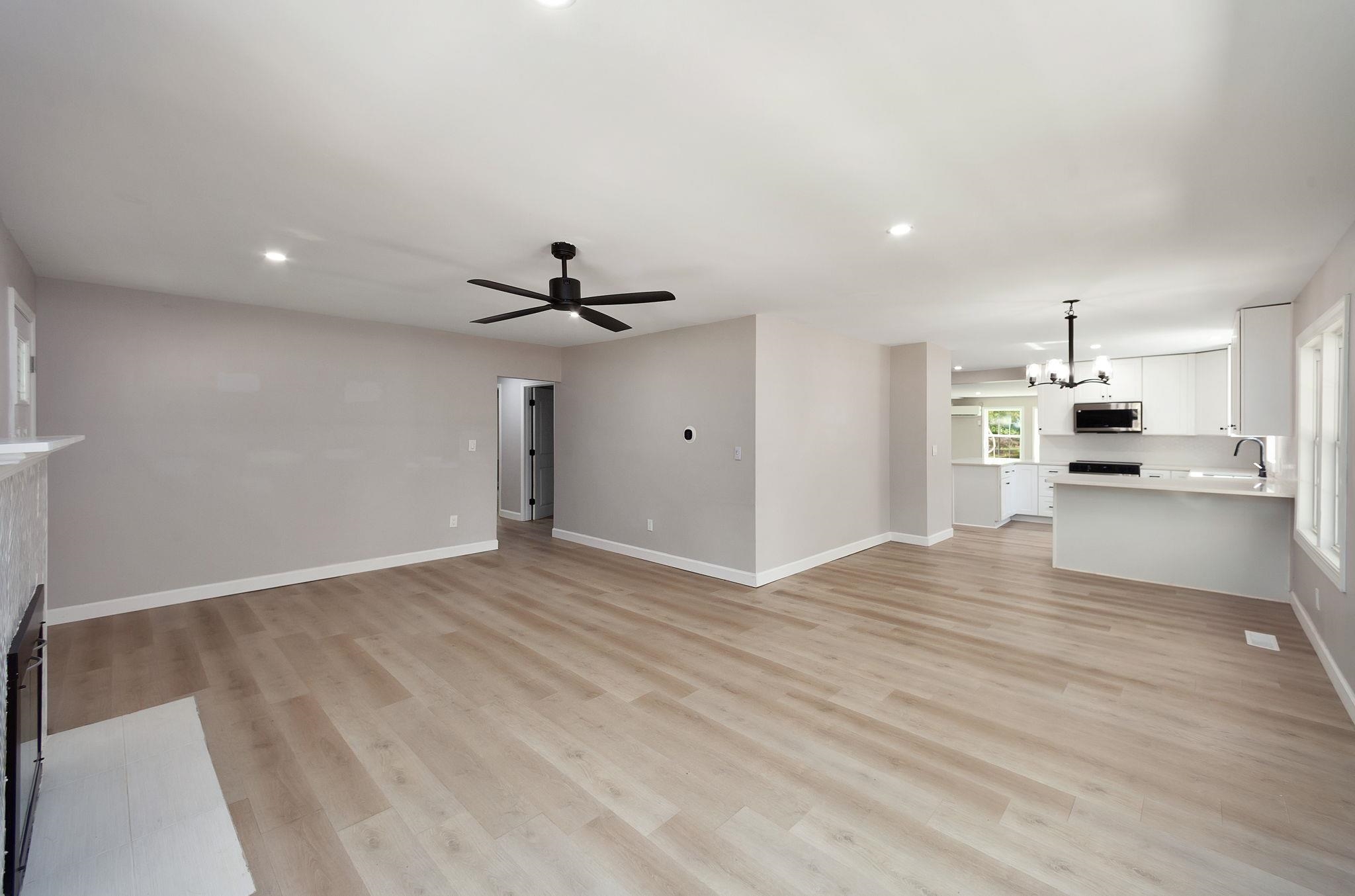 90 Shaw Ln Property Photo 5