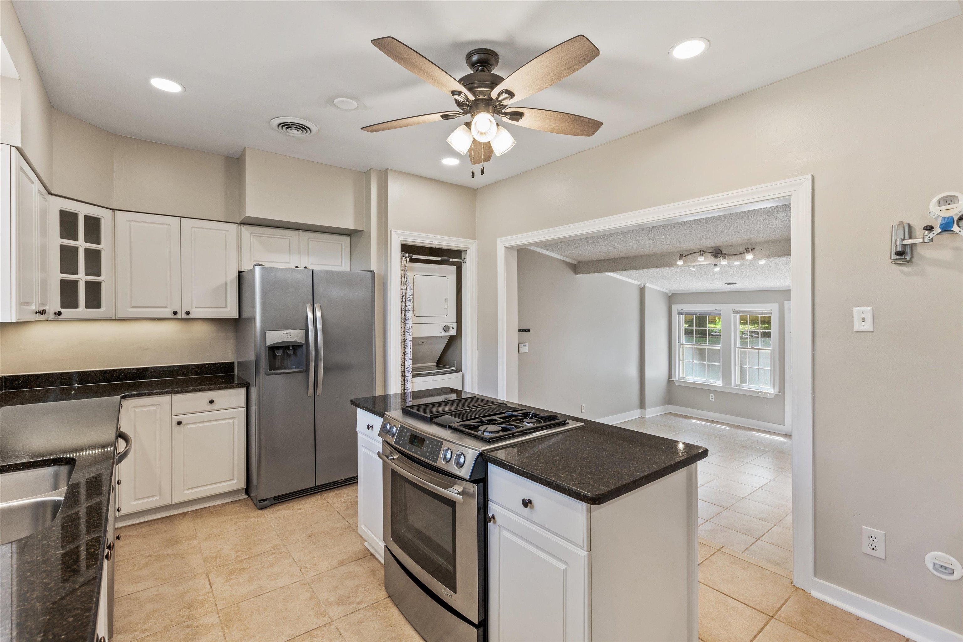 2149 Rolling Valley Dr Property Photo 4