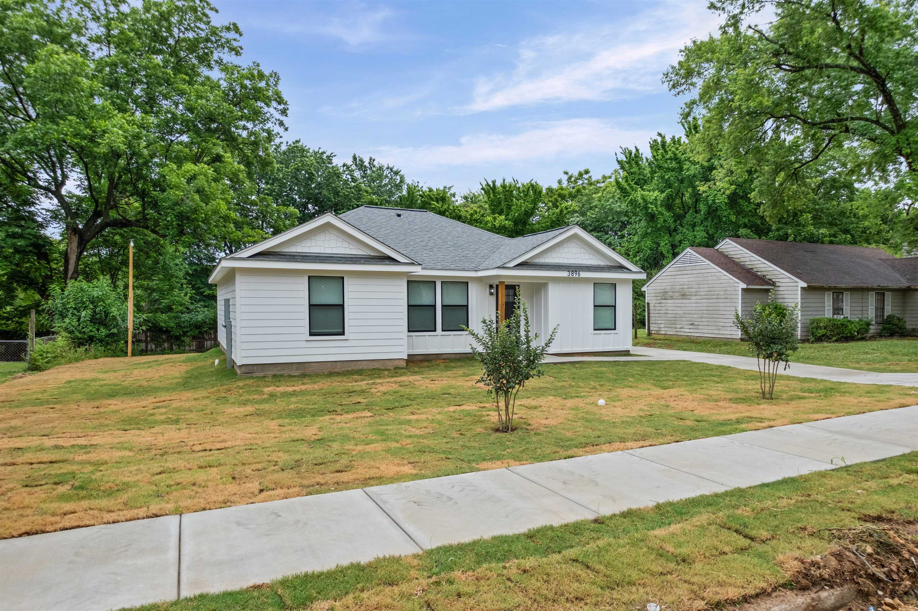 3896 Christine Garden Rd E Property Photo 2