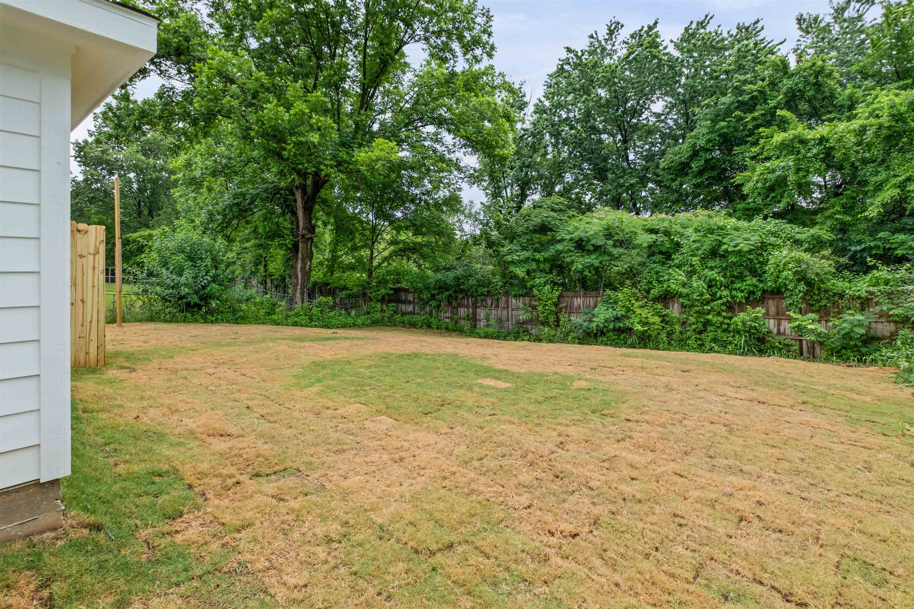 3896 Christine Garden Rd E Property Photo 4