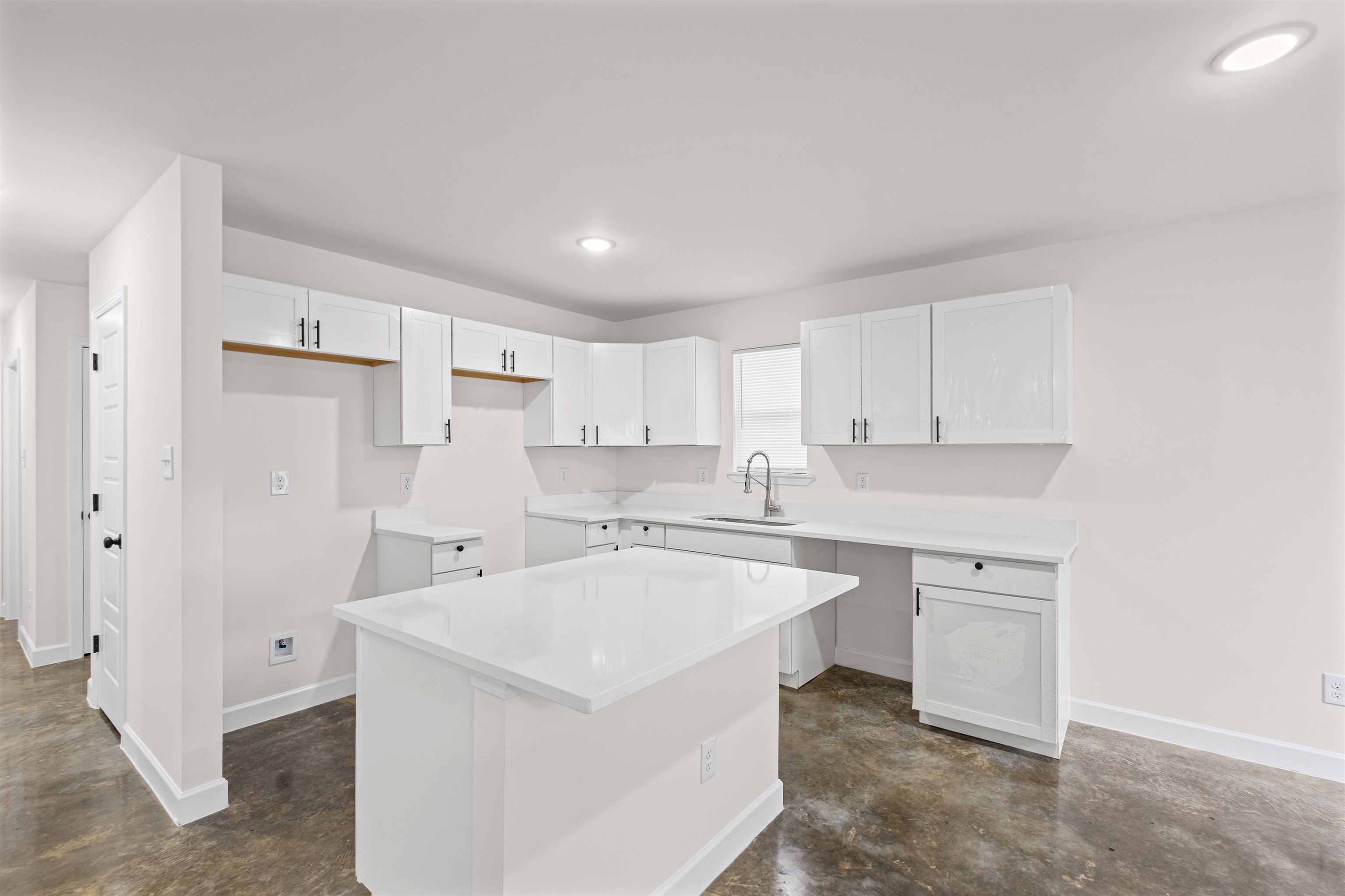 3896 Christine Garden Rd E Property Photo 8