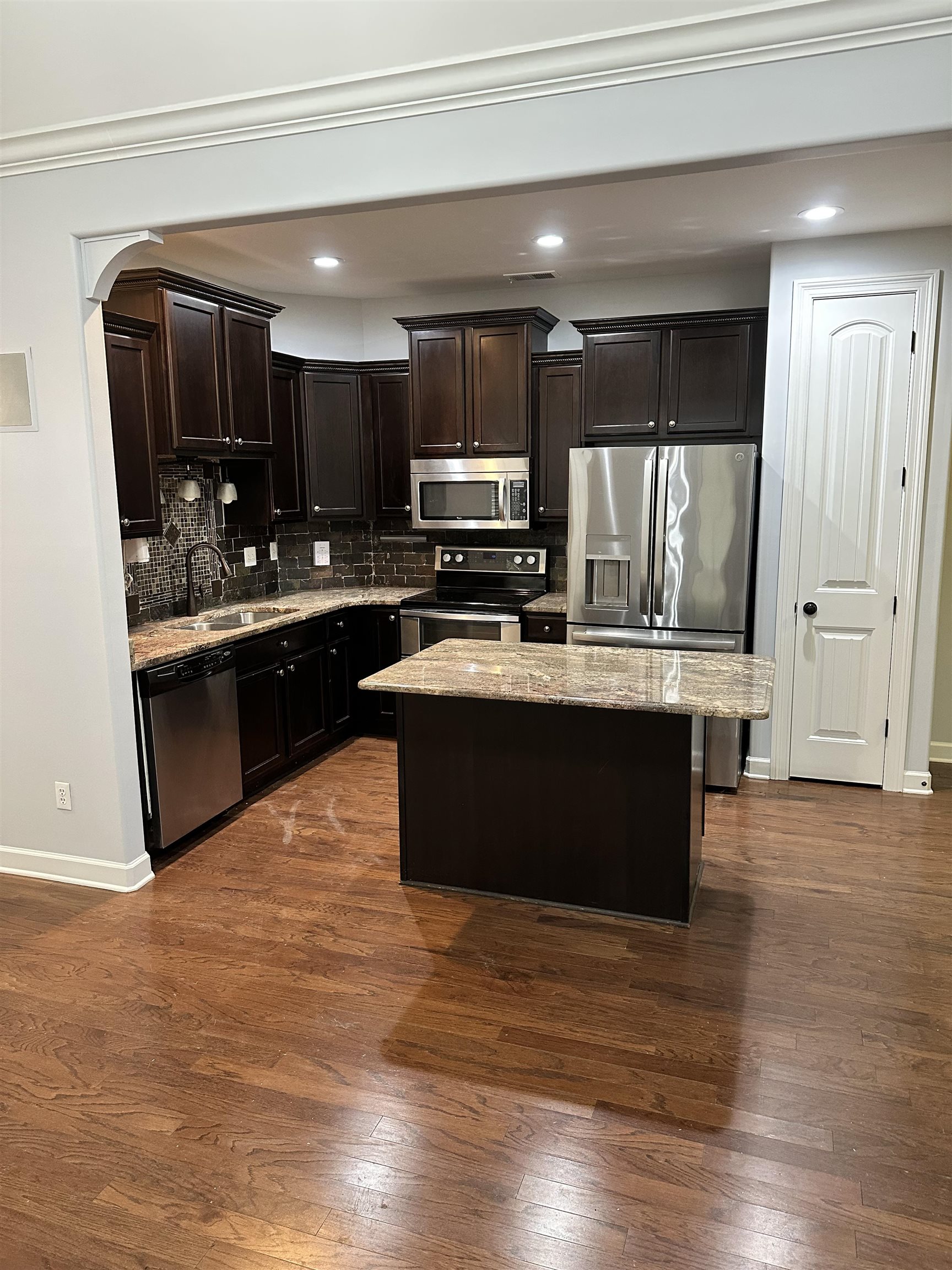 7303 Winterbrook Ln Property Photo 3