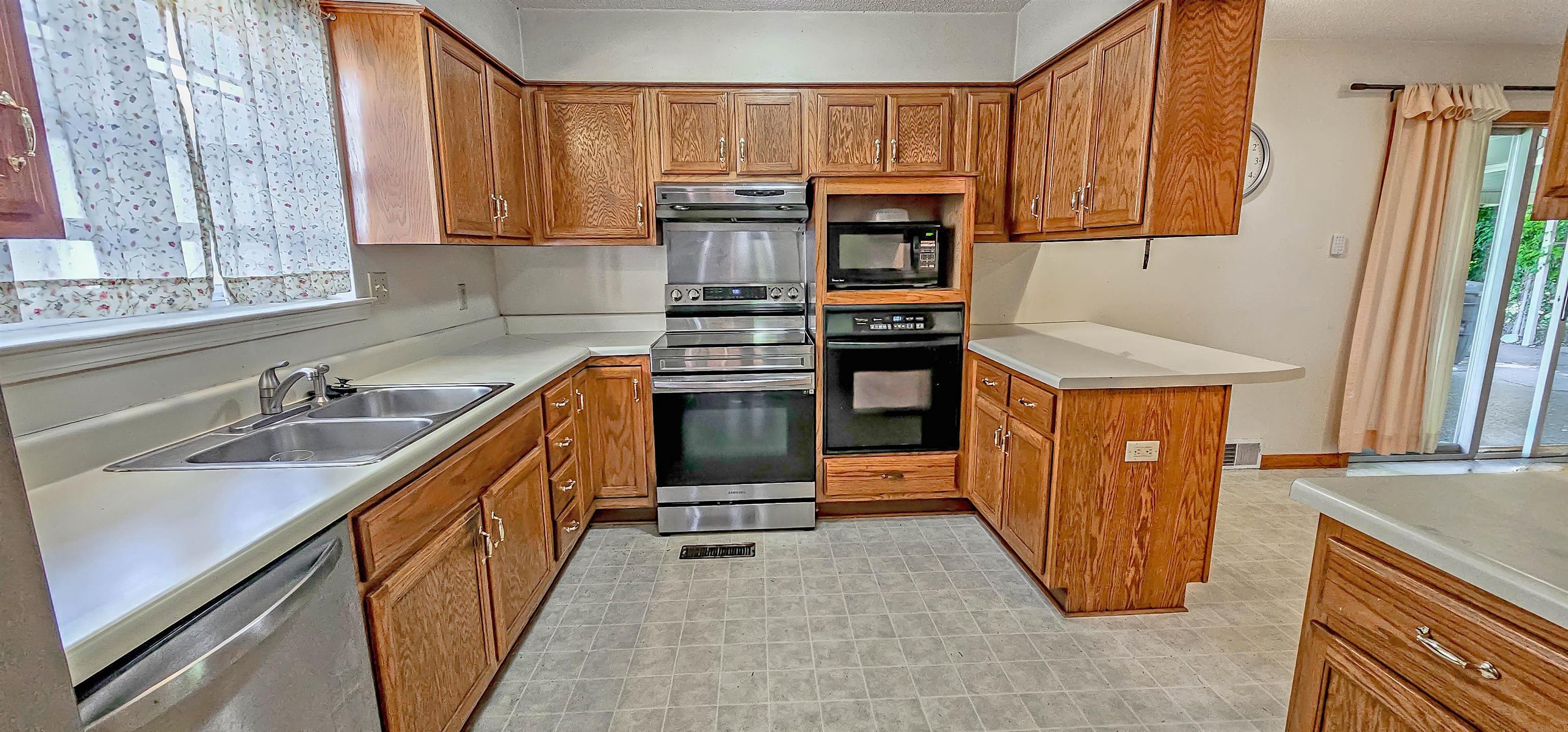 1794 Glenview Ave Property Photo 9