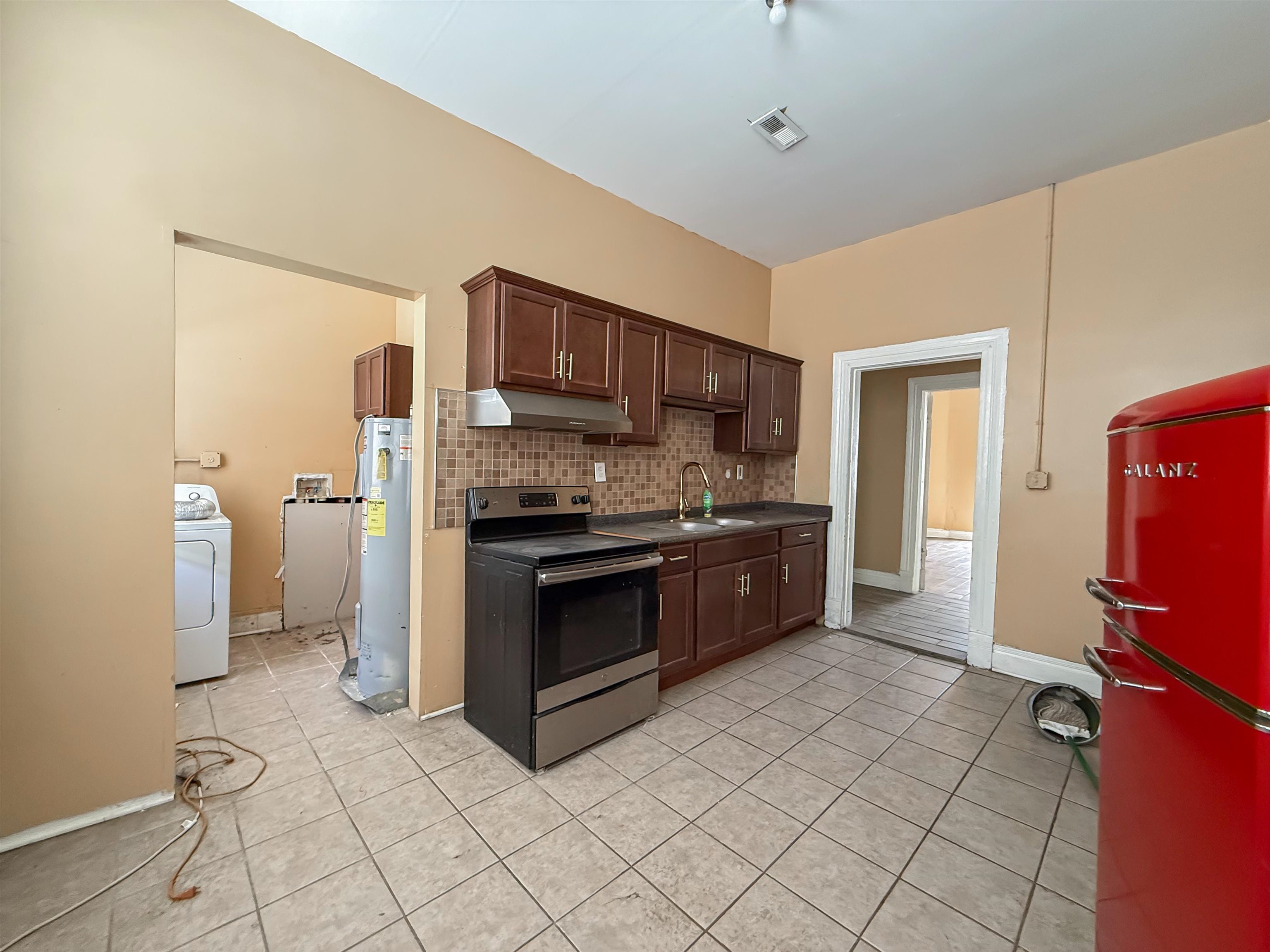 206 Leath St Property Photo 14