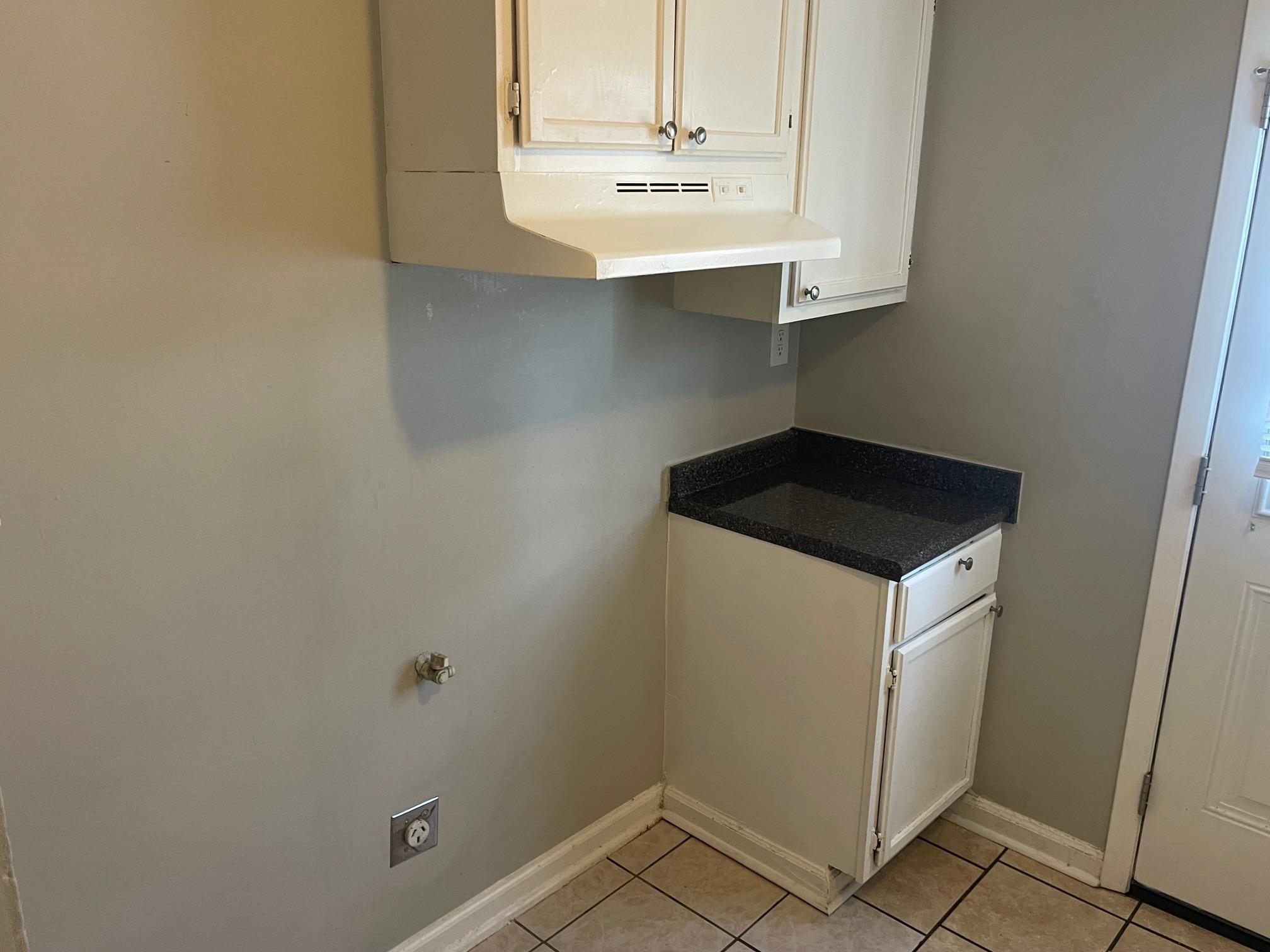 1055 Treadwell St Property Photo 4