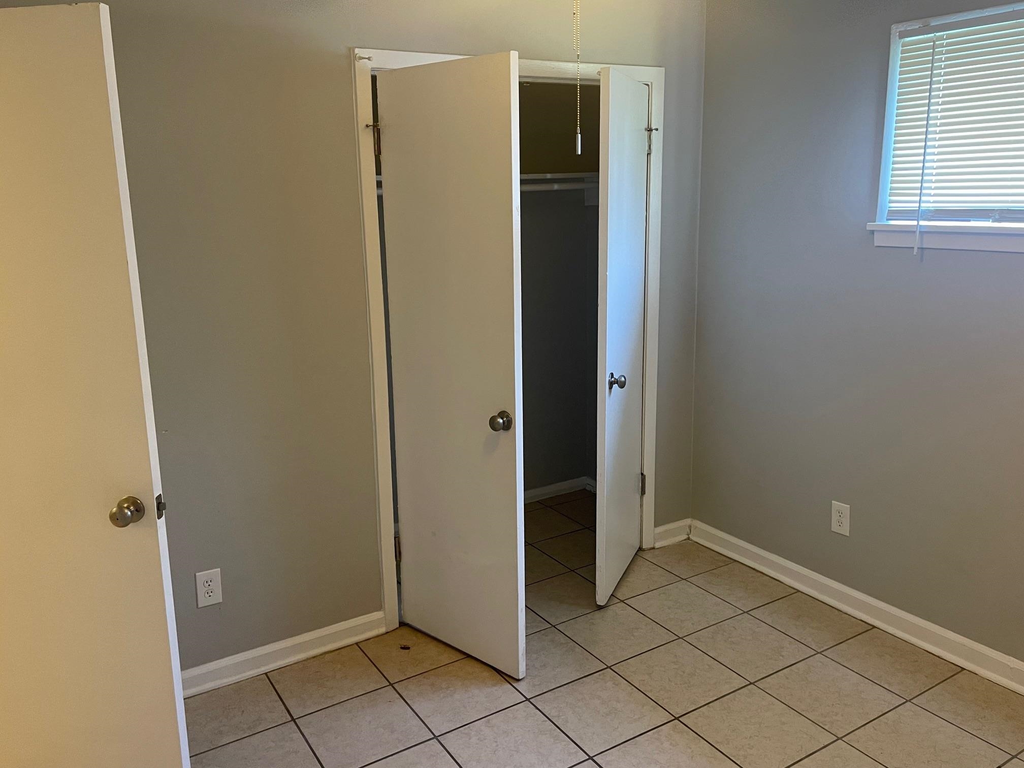 1055 Treadwell St Property Photo 6