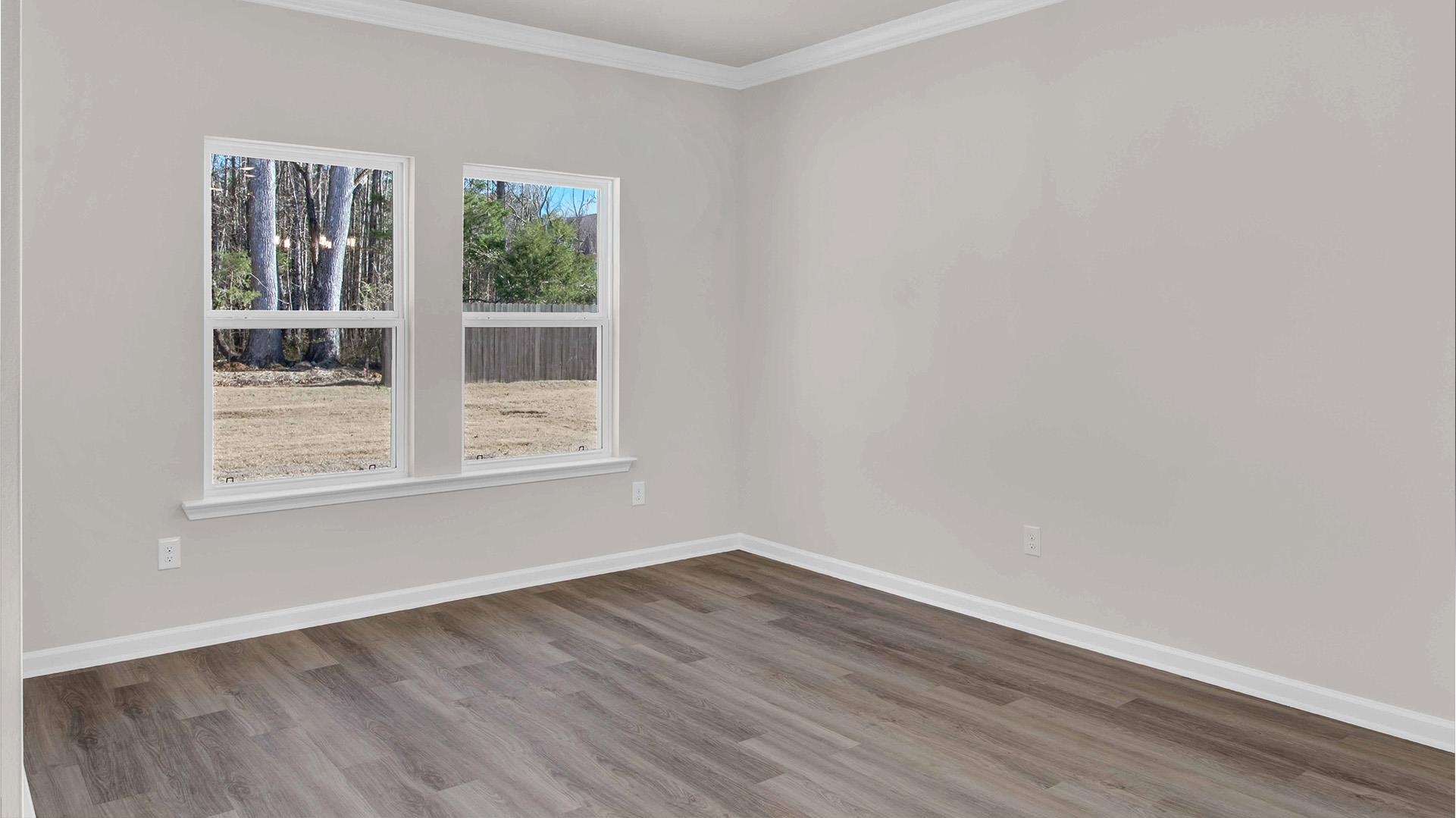 560 Riverdale Dr Property Photo 14