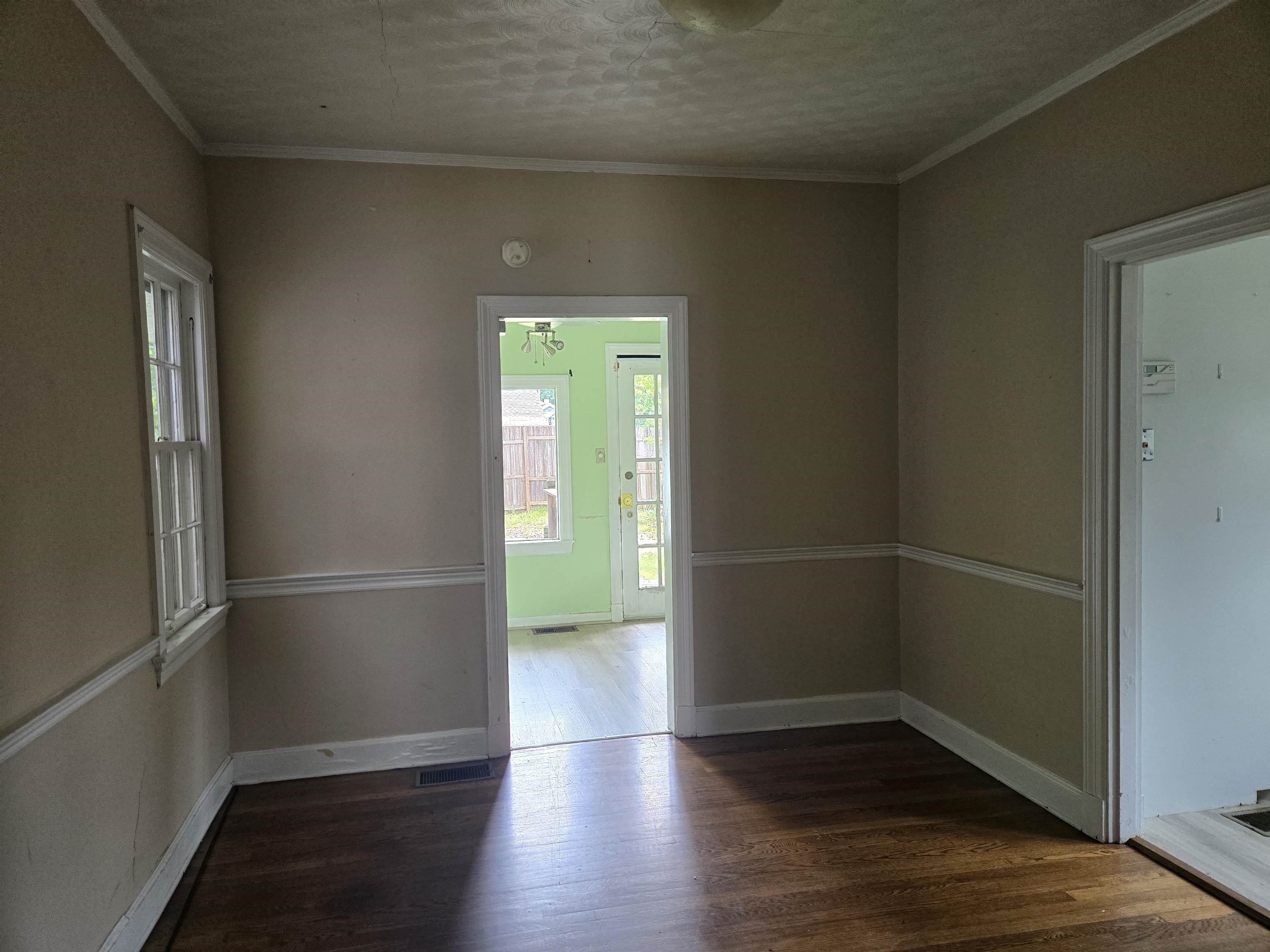 736 Holly St Property Photo 5