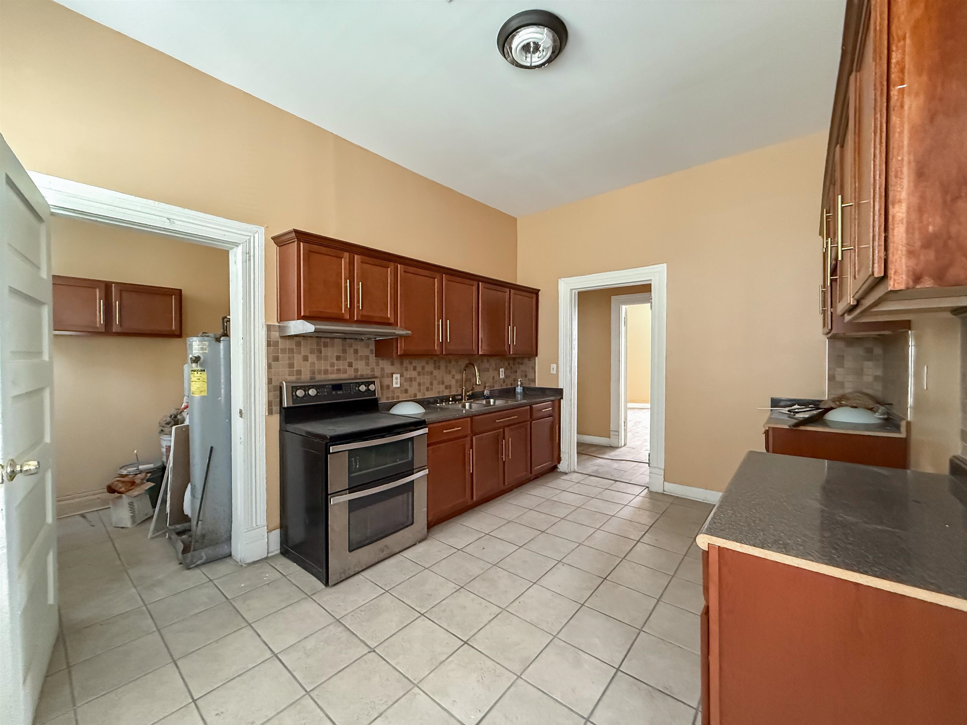212 Leath St Property Photo 5