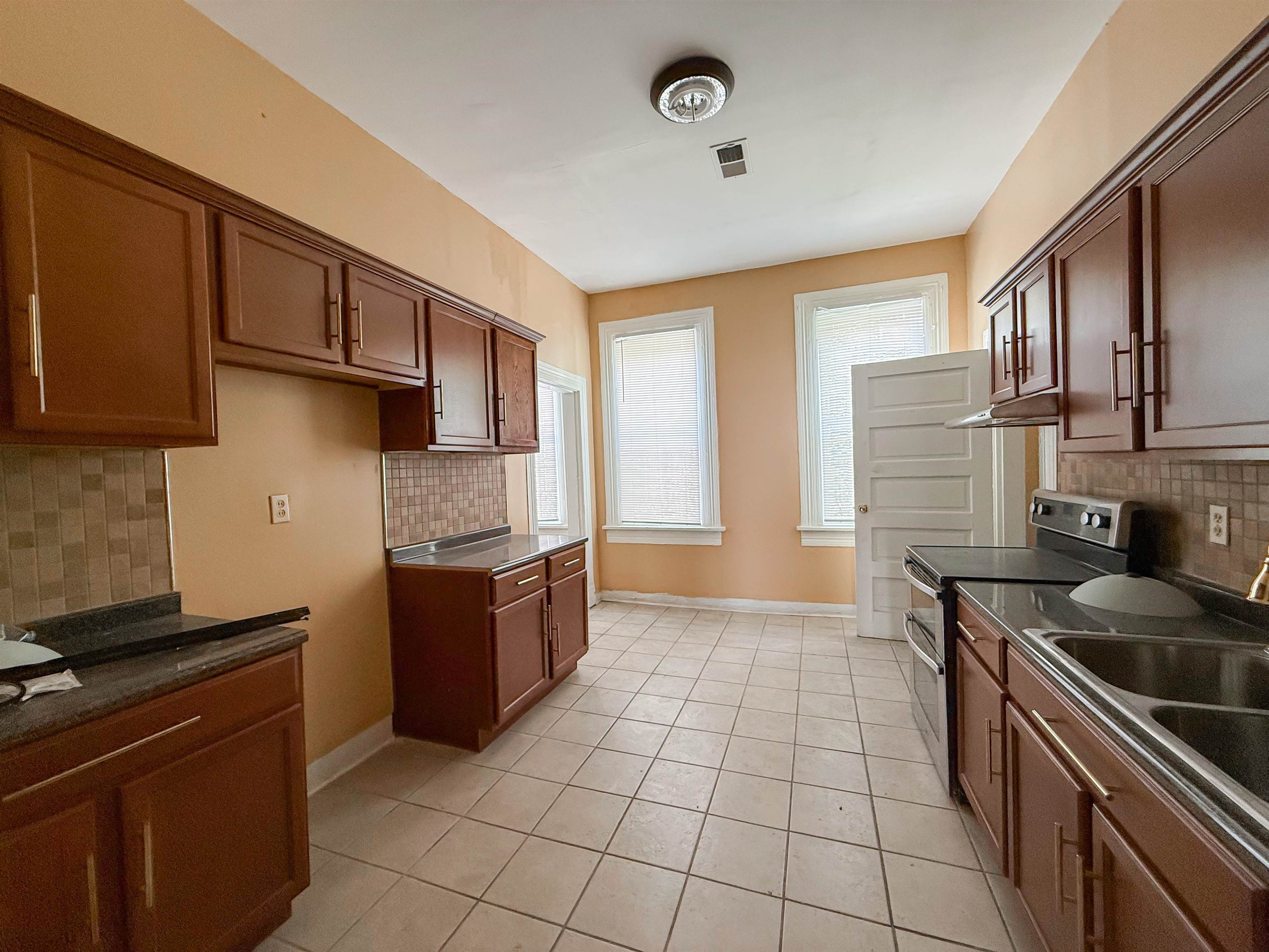 212 Leath St Property Photo 15