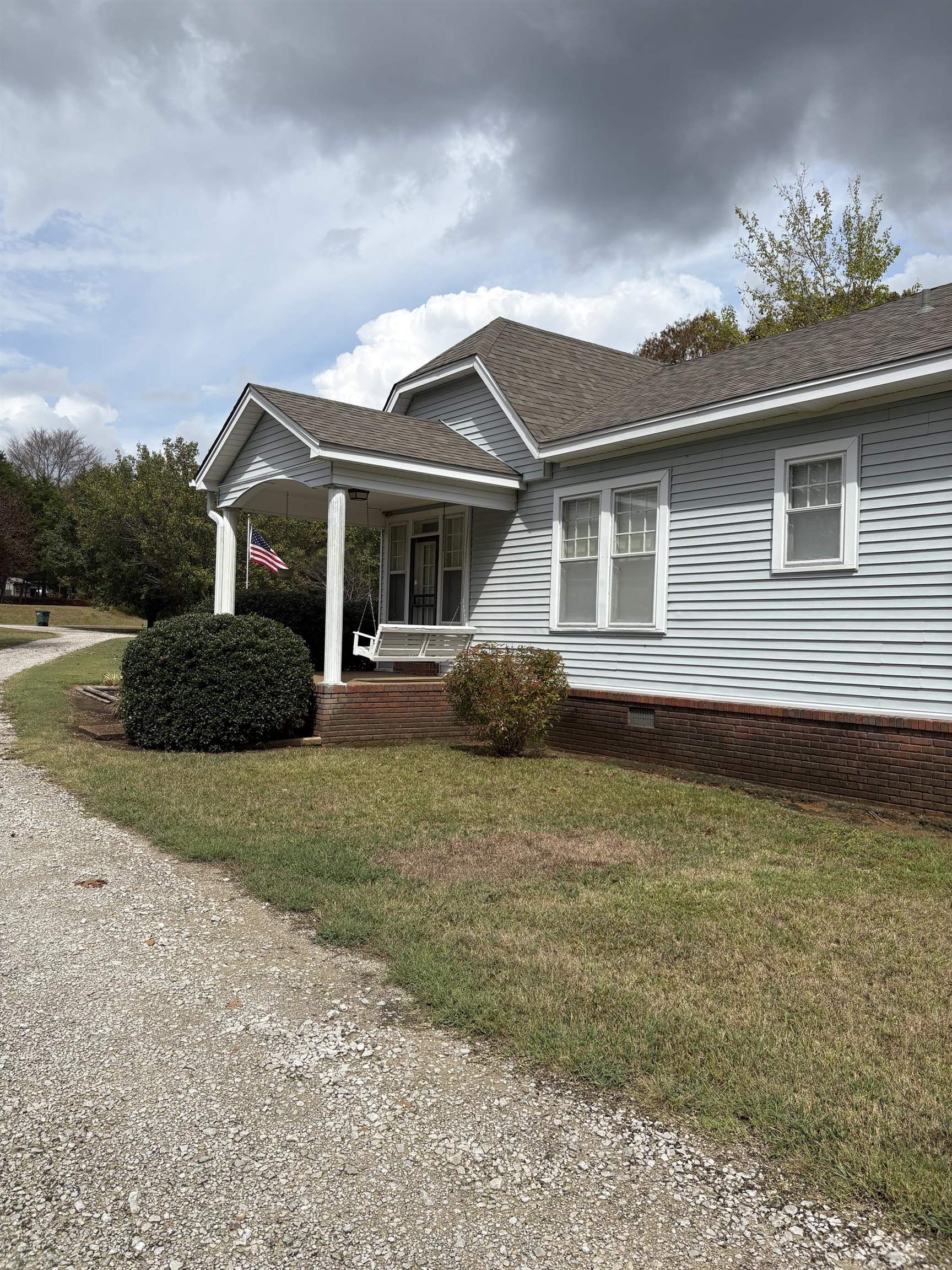 1660 Railroad Dr Property Photo 2