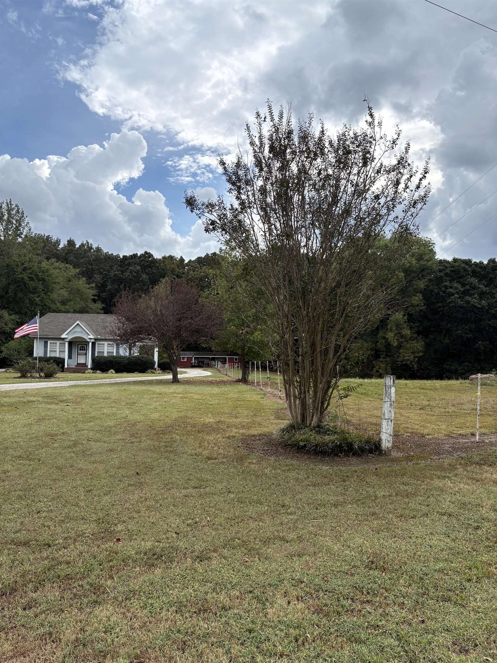 1660 Railroad Dr Property Photo 3