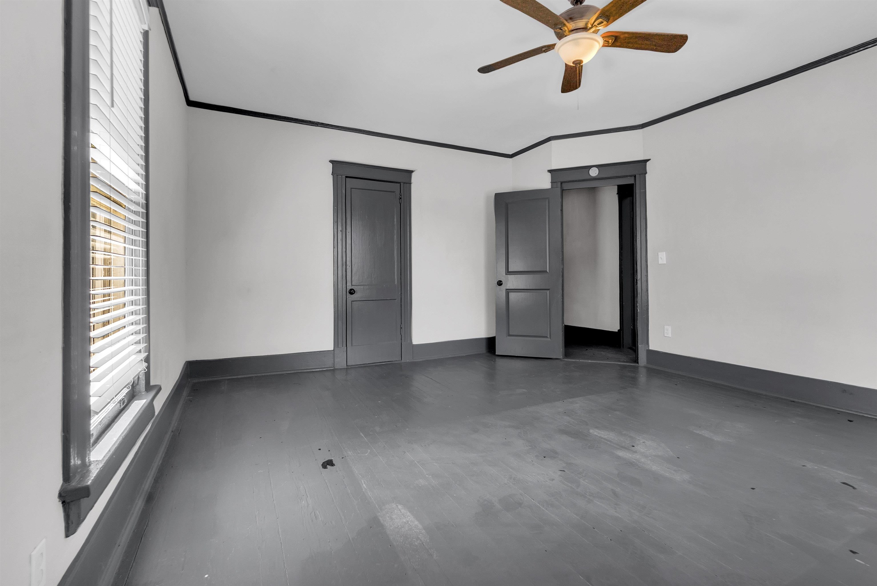 1577 Court Ave Property Photo 5