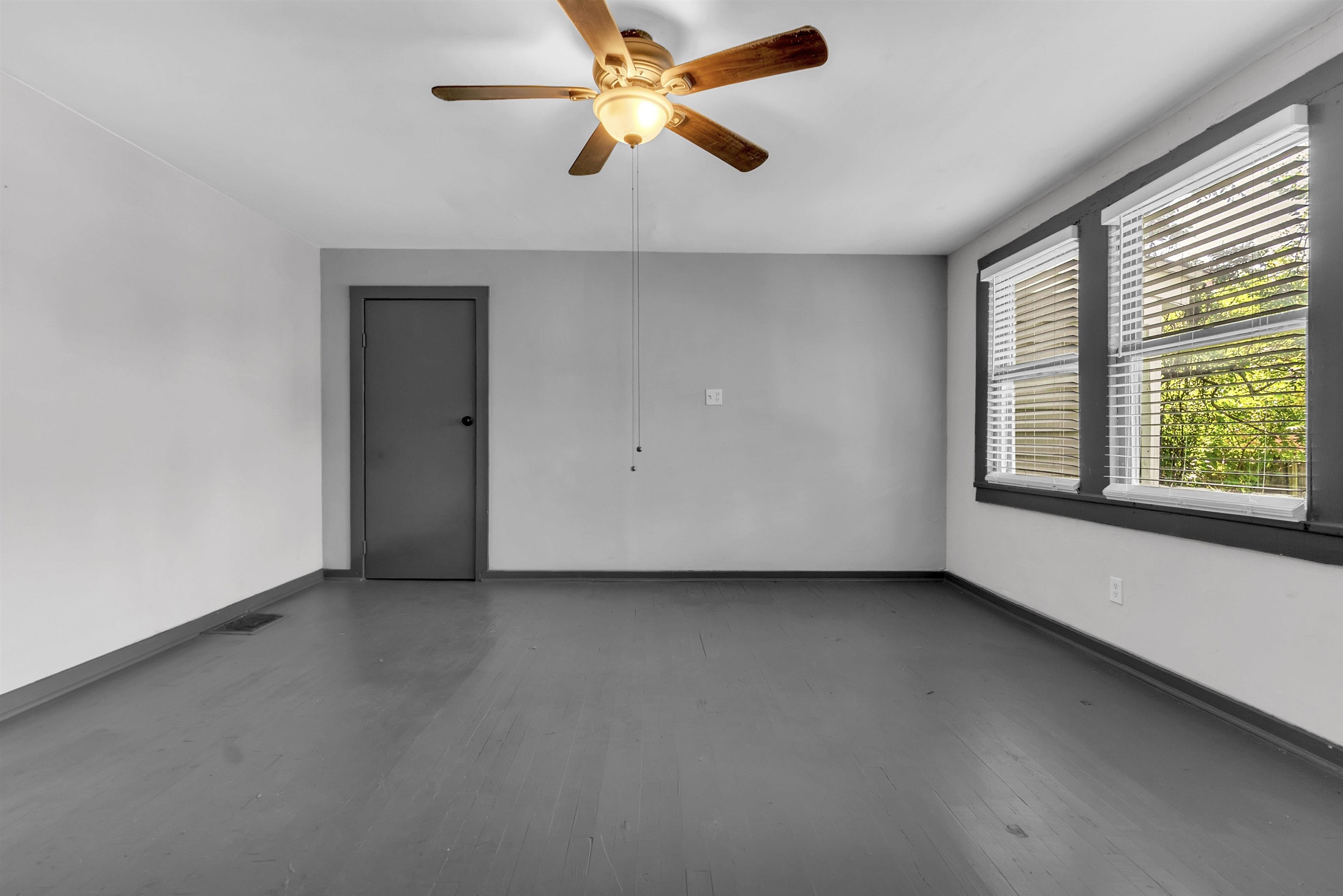 1577 Court Ave Property Photo 6
