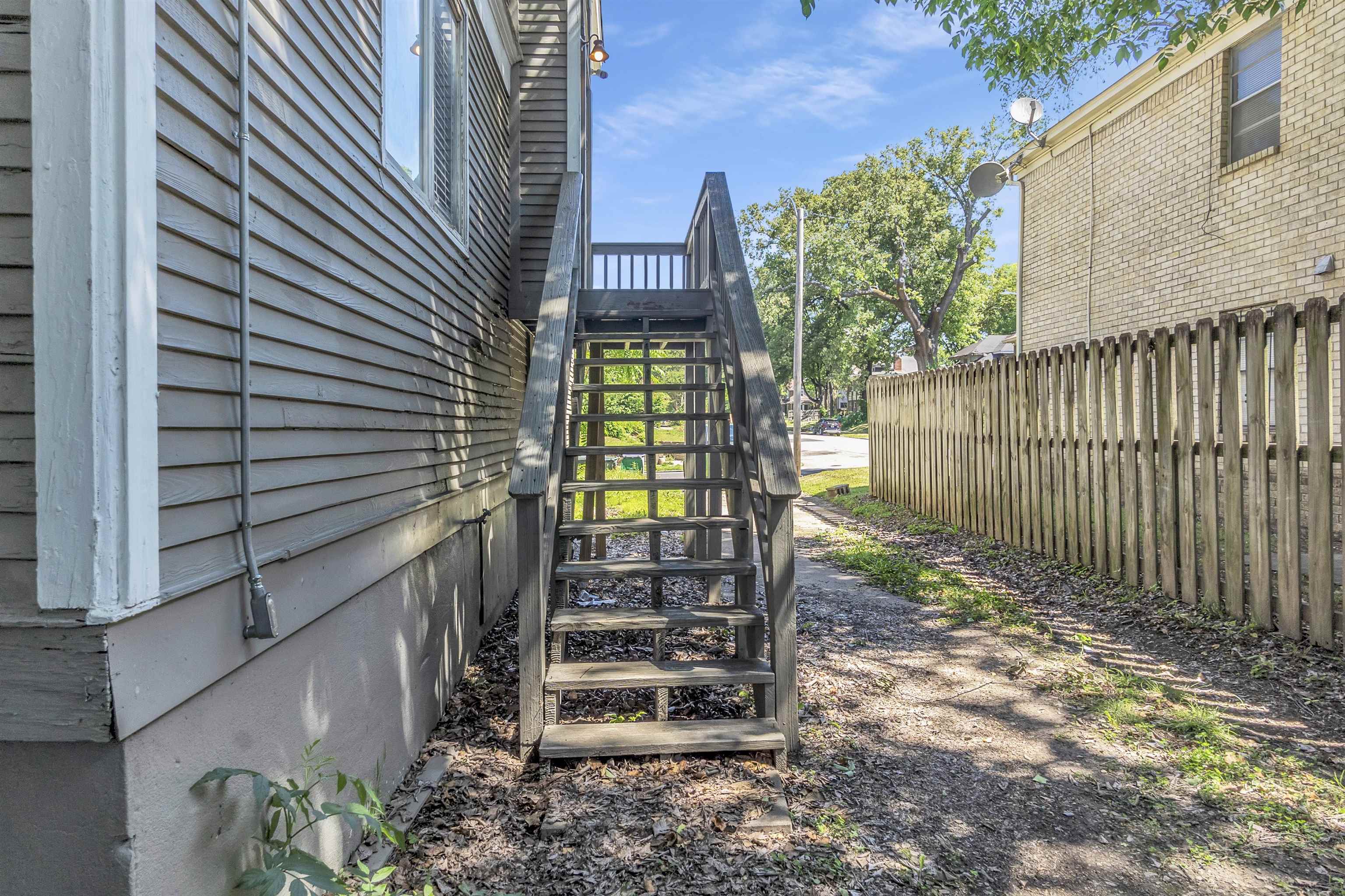 1577 Court Ave Property Photo 33