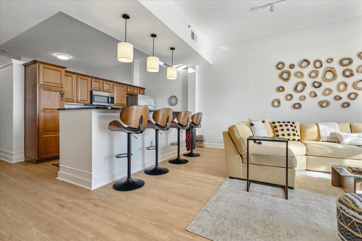 648 S Riverside Dr 411 Property Photo 6