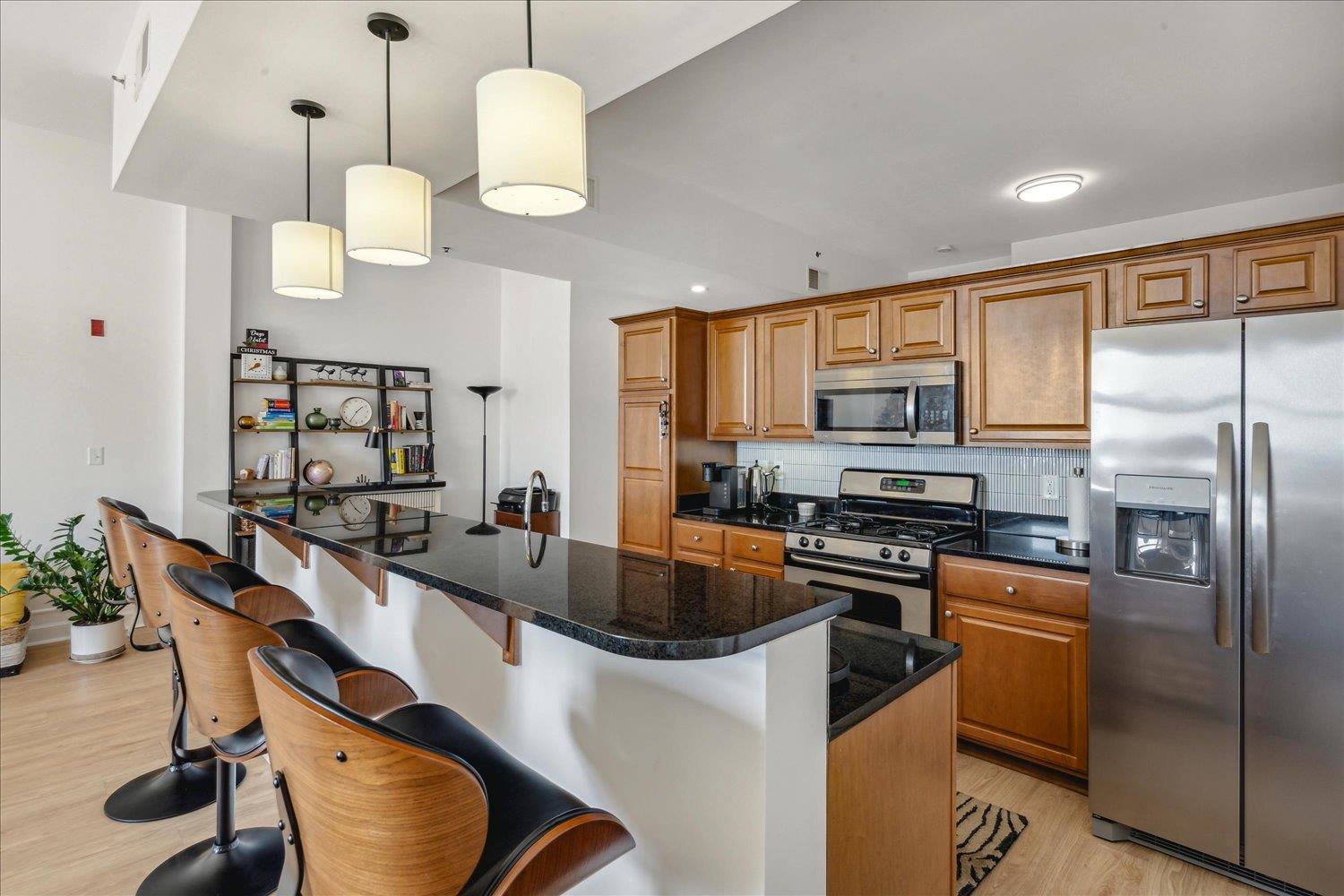 648 S Riverside Dr 411 Property Photo 10