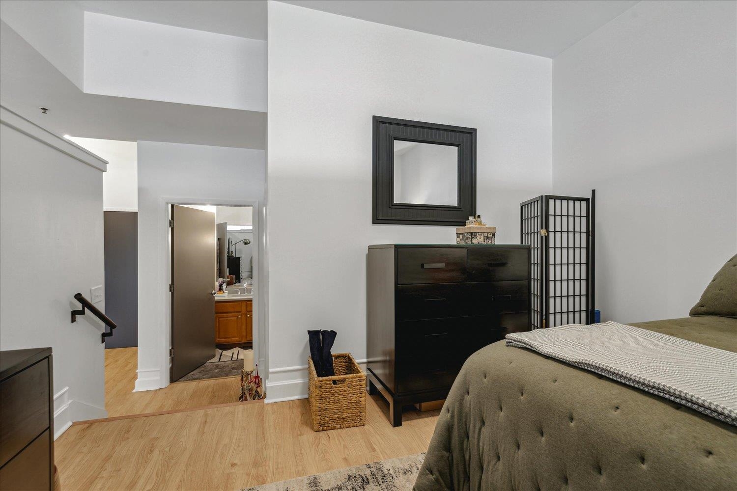 648 S Riverside Dr 411 Property Photo 14