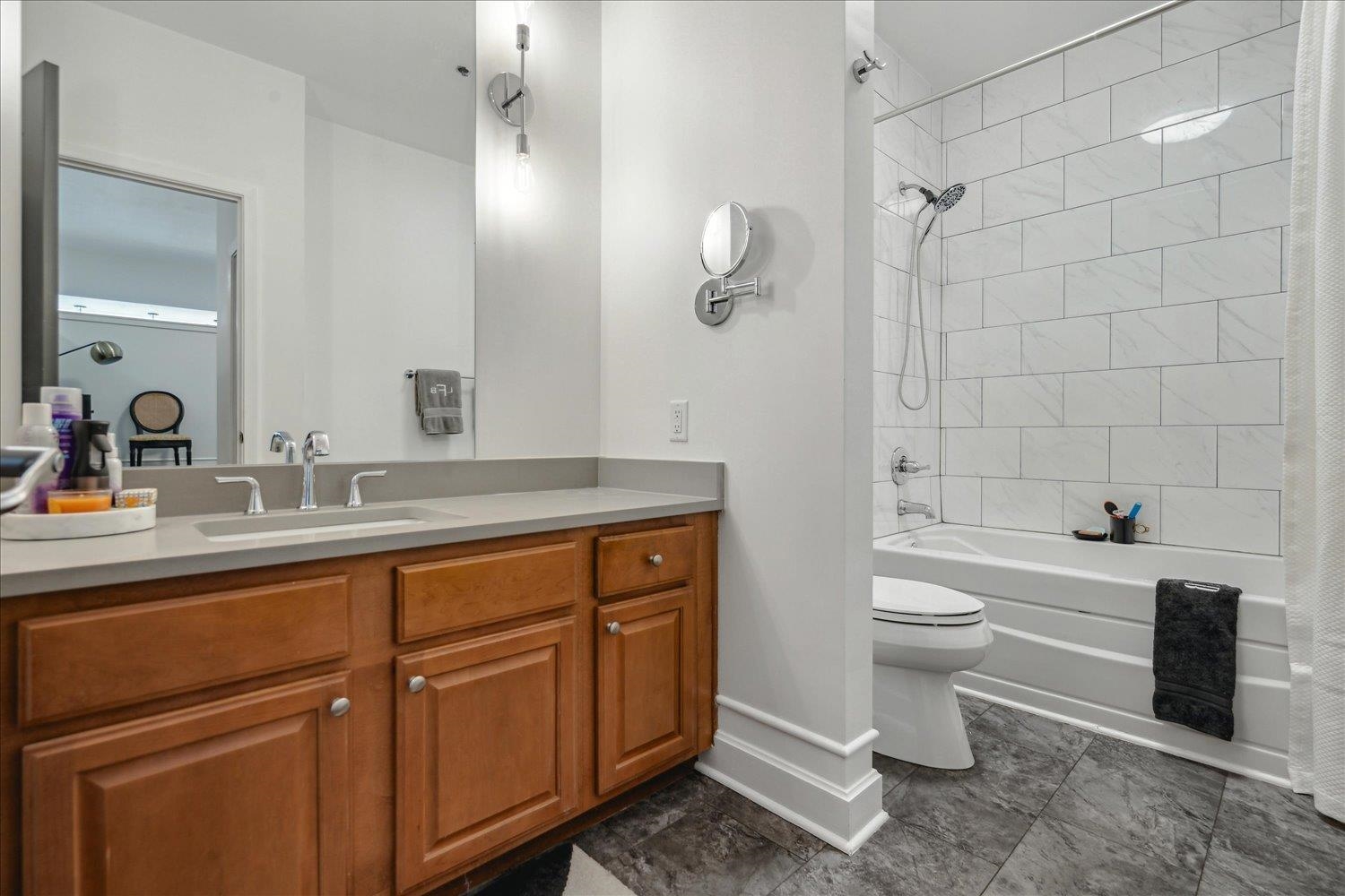 648 S Riverside Dr 411 Property Photo 15