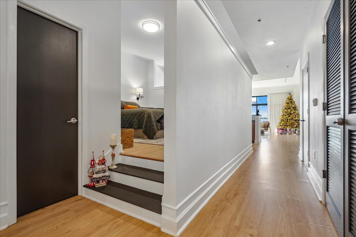 648 S Riverside Dr 411 Property Photo 16